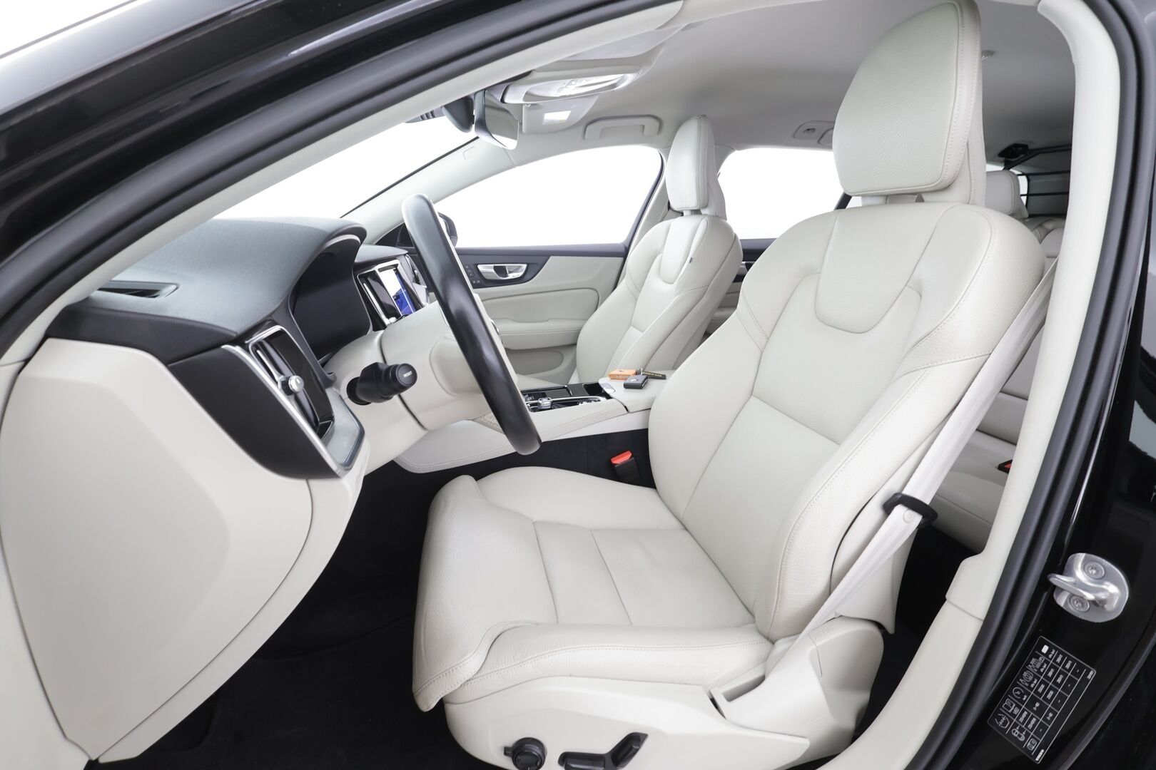 Volvo V60 2023 T6 AWD Long Range Plus Dark aut - | ACC | Muistinahat | 360° | Pilot assist | High performance audio | LED | Lämm. tuulilasi | 1-om suomiauto | ALV | 
