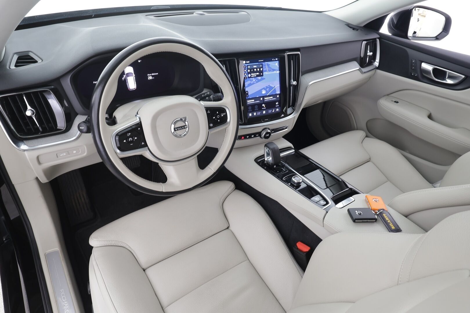 Volvo V60 2023 T6 AWD Long Range Plus Dark aut - | ACC | Muistinahat | 360° | Pilot assist | High performance audio | LED | Lämm. tuulilasi | 1-om suomiauto | ALV | 