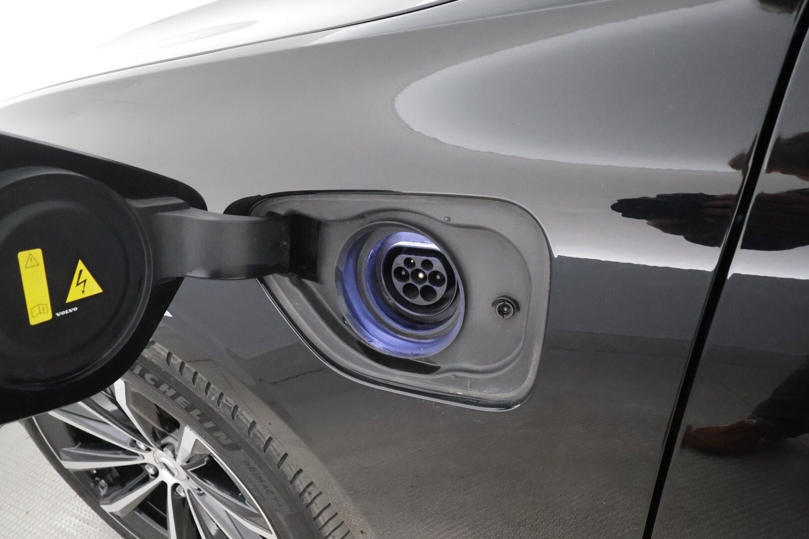 Volvo V60 2023 T6 AWD Long Range Plus Dark aut - | ACC | Muistinahat | 360° | Pilot assist | High performance audio | LED | Lämm. tuulilasi | 1-om suomiauto | ALV | 