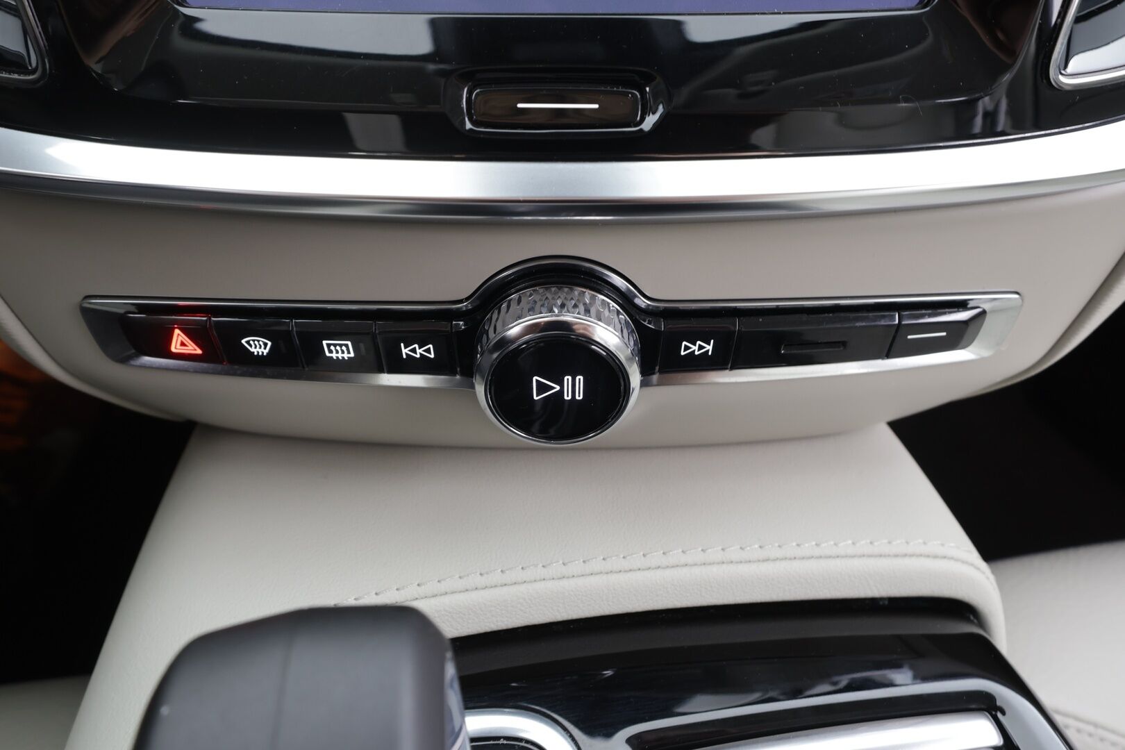 Volvo V60 2023 T6 AWD Long Range Plus Dark aut - | ACC | Muistinahat | 360° | Pilot assist | High performance audio | LED | Lämm. tuulilasi | 1-om suomiauto | ALV | 