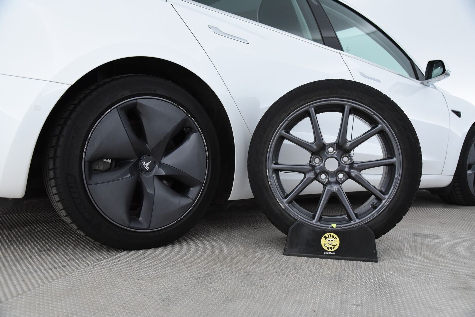 TESLA MODEL 3 2020 Long-Range Dual Motor AWD / Premium audio / Autopilot / 2x Aero vanteet