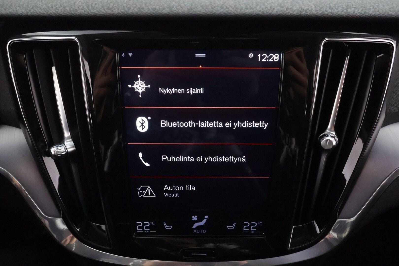 Volvo V60 2020 T6 TwE AWD Momentum aut * Webasto / Koukku / ACC / Full-LED / P.Kamera / Navi / Kaistavahti * - Kahdet renkaat aluvanteilla