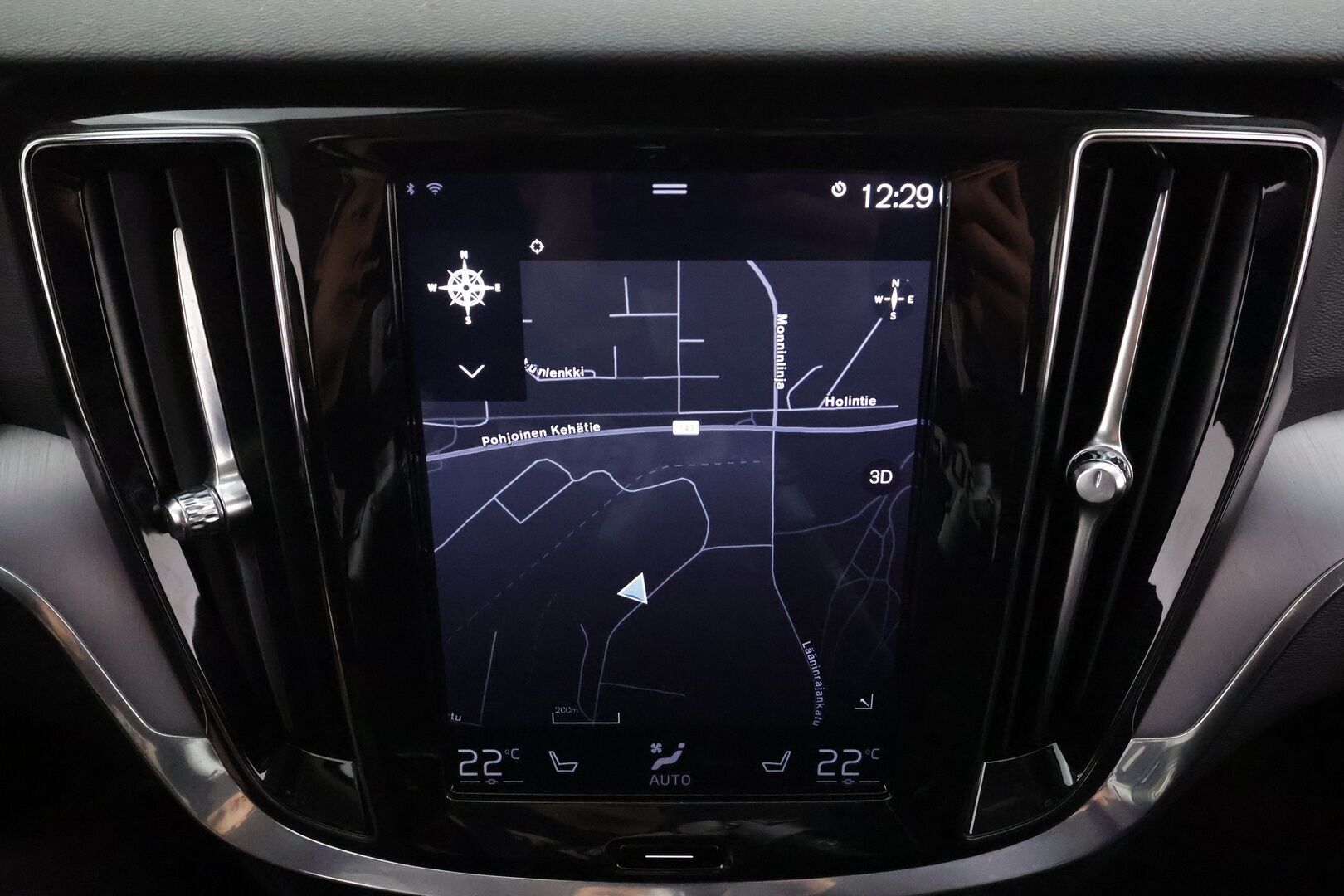 Volvo V60 2020 T6 TwE AWD Momentum aut * Webasto / Koukku / ACC / Full-LED / P.Kamera / Navi / Kaistavahti * - Kahdet renkaat aluvanteilla