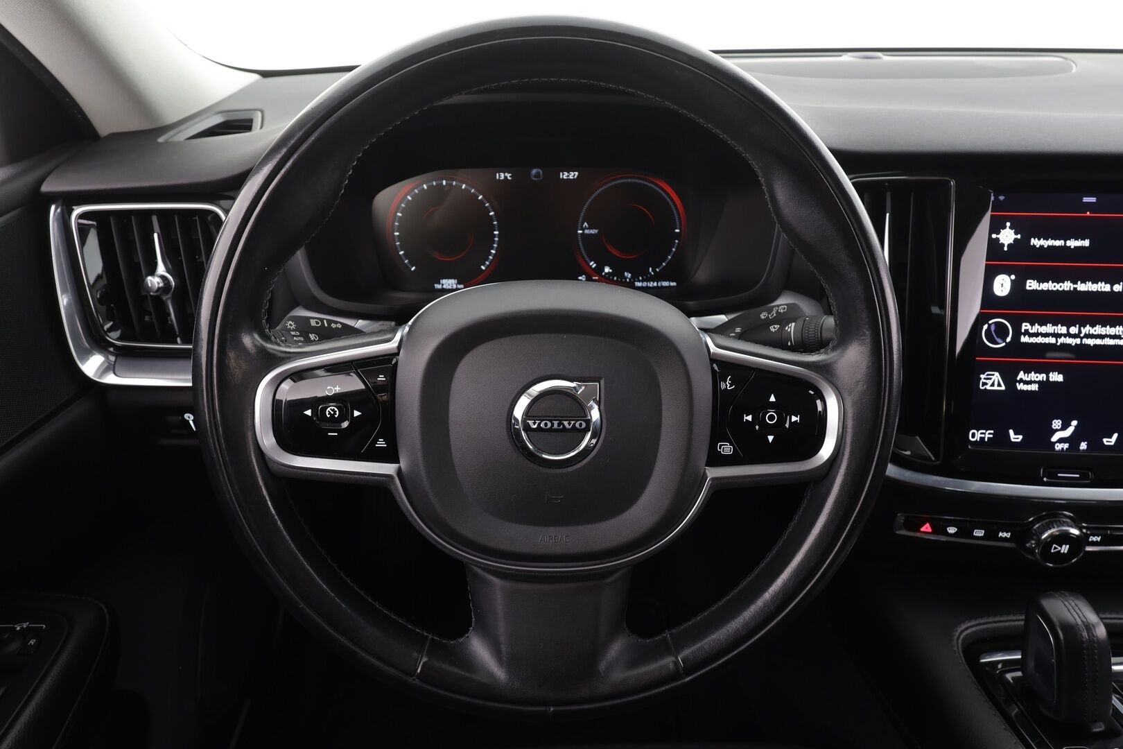 Volvo V60 2020 T6 TwE AWD Momentum aut * Webasto / Koukku / ACC / Full-LED / P.Kamera / Navi / Kaistavahti * - Kahdet renkaat aluvanteilla