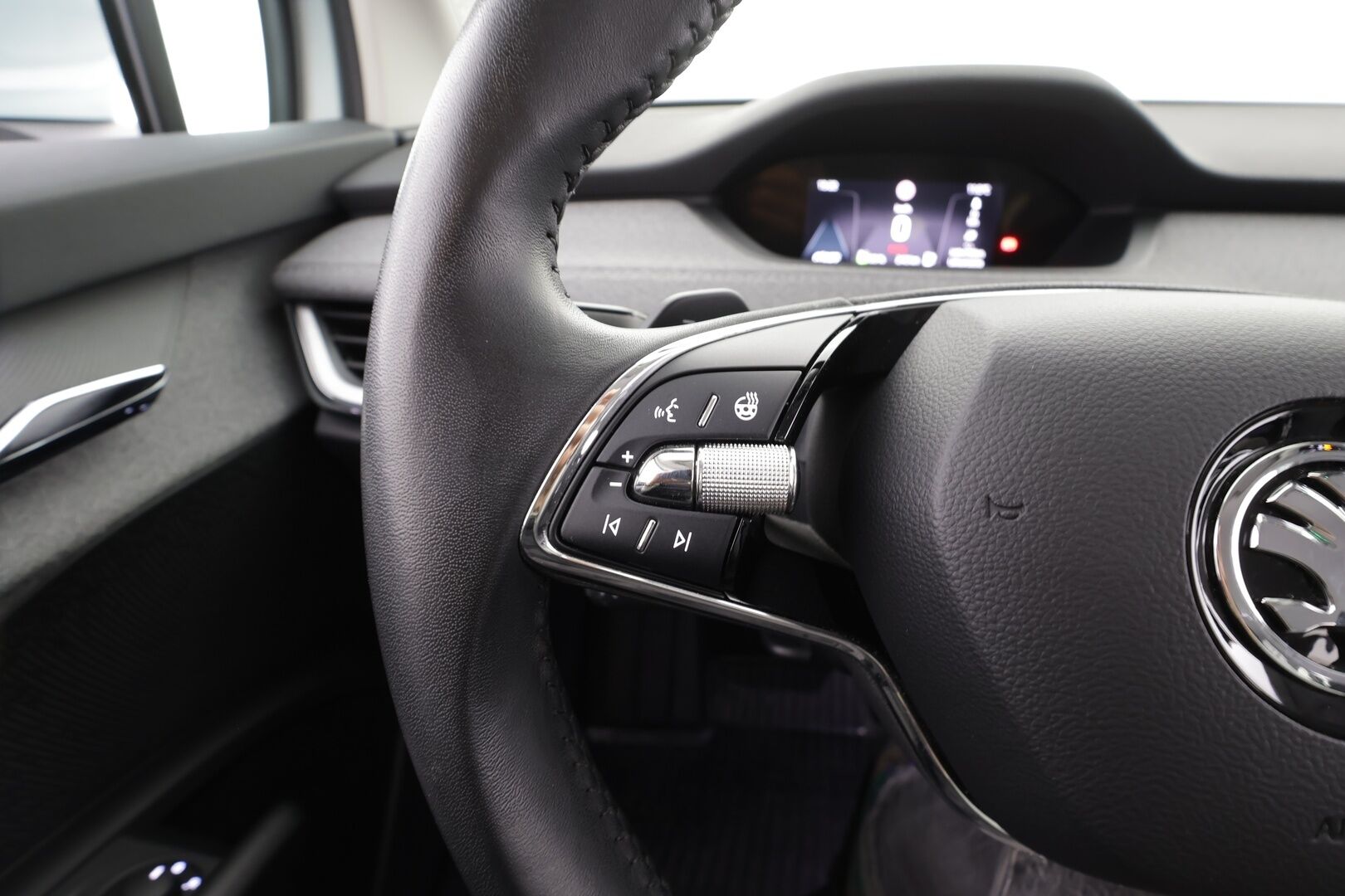 Skoda Enyaq 2023 80x 4x4 iV * ACC / ILP / Matrix LED / P.Kamera / Puolinahat / Ratinlämmitin / Navi / Keyless / Sähköluukku * - 1.Om Suomi-auto / Kahdet renkaat aluvanteilla / Merkkihuollettu - HULLUT AVAJAISHULINAT KORKOTARJOUS 3,29 %