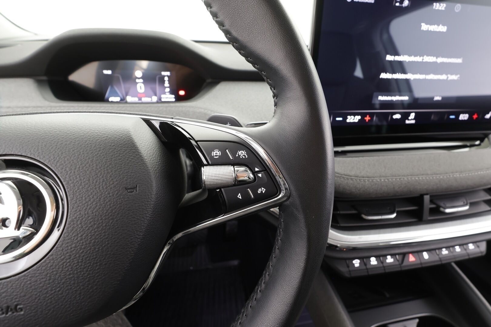 Skoda Enyaq 2023 80x 4x4 iV * ACC / ILP / Matrix LED / P.Kamera / Puolinahat / Ratinlämmitin / Navi / Keyless / Sähköluukku * - 1.Om Suomi-auto / Kahdet renkaat aluvanteilla / Merkkihuollettu - HULLUT AVAJAISHULINAT KORKOTARJOUS 3,29 %