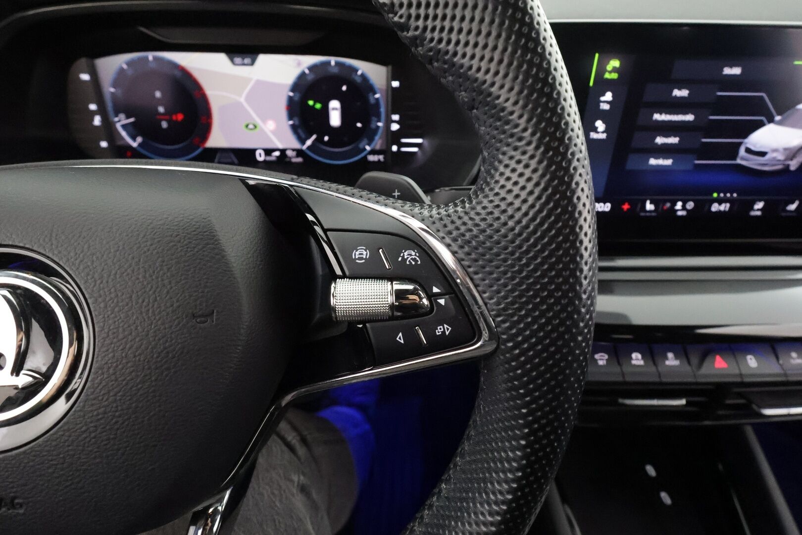 Skoda Octavia 2023 Combi 2.0 TDI 150 SportLine Nordic Edition DSG Autom. * Webasto / HUD / Matrix LED / Koukku / ACC / P.kamera / Keyless * - 1.Om Suomi-auto / Kahdet Renkaat