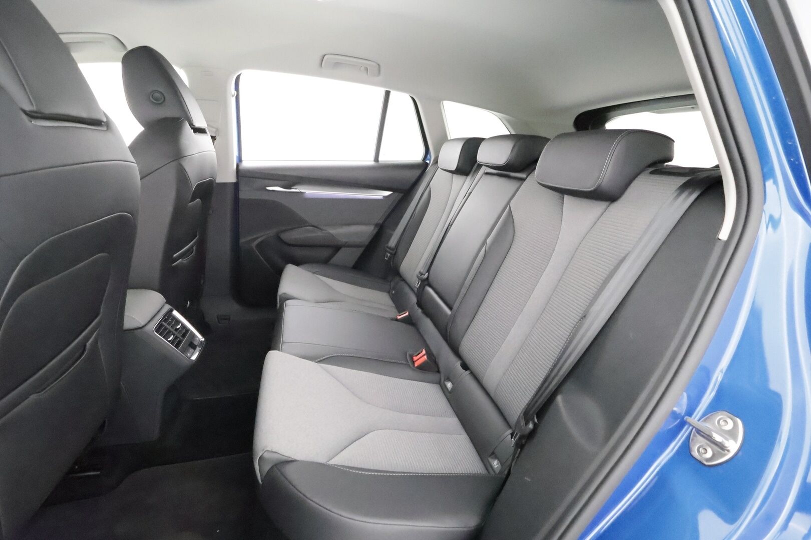 Skoda Enyaq 2023 80x 4x4 iV * ACC / ILP / Koukku / P.kamera / Matrix / Navi / Kaistavahti / Muistipenkki / Keyless * - 1-om Suomi-auto / Kahdet renkaat aluvanteilla / Merkkihuollot - HULLUT AVAJAISHULINAT KORKOTARJOUS 3,29 %