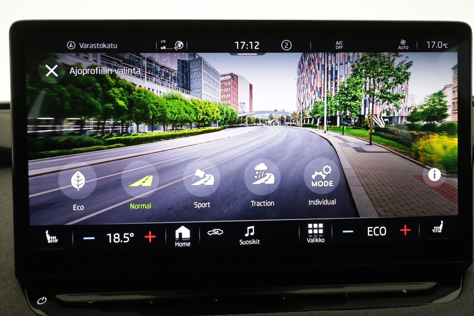 Skoda Enyaq 2023 80x 4x4 iV * ACC / ILP / Koukku / P.kamera / Matrix / Navi / Kaistavahti / Muistipenkki / Keyless * - 1-om Suomi-auto / Kahdet renkaat aluvanteilla / Merkkihuollot - HULLUT AVAJAISHULINAT KORKOTARJOUS 3,29 %