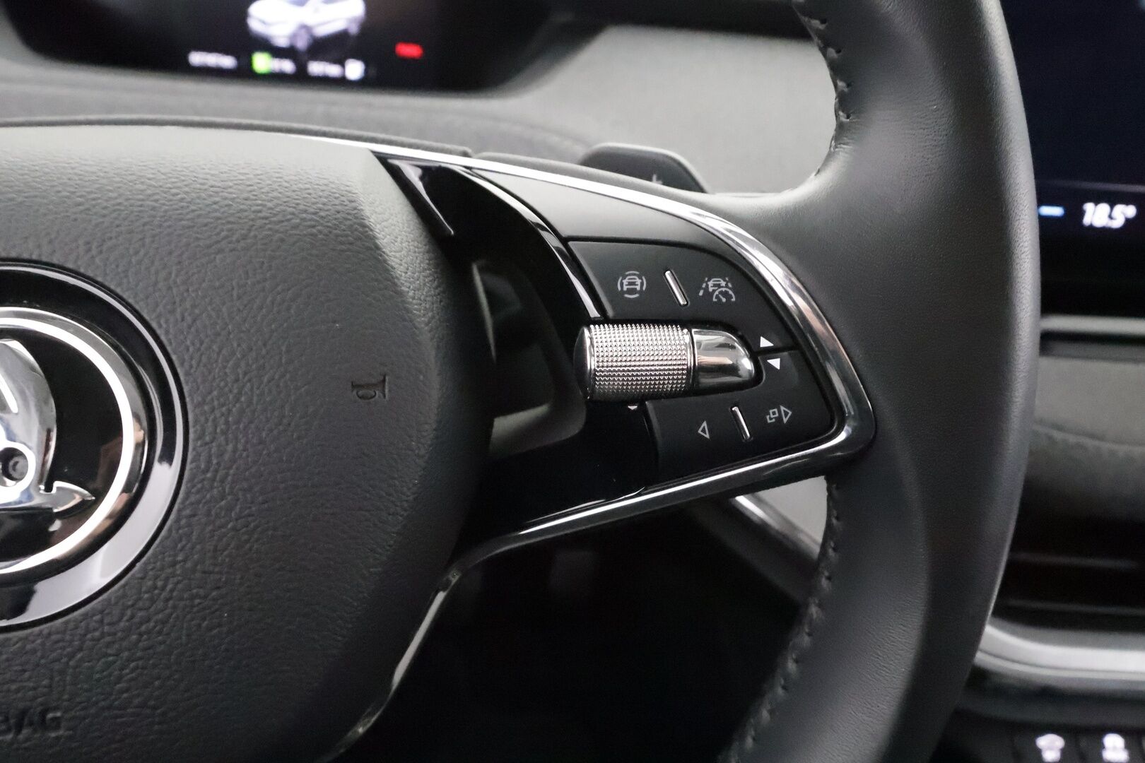 Skoda Enyaq 2023 80x 4x4 iV * ACC / ILP / Koukku / P.kamera / Matrix / Navi / Kaistavahti / Muistipenkki / Keyless * - 1-om Suomi-auto / Kahdet renkaat aluvanteilla / Merkkihuollot - HULLUT AVAJAISHULINAT KORKOTARJOUS 3,29 %