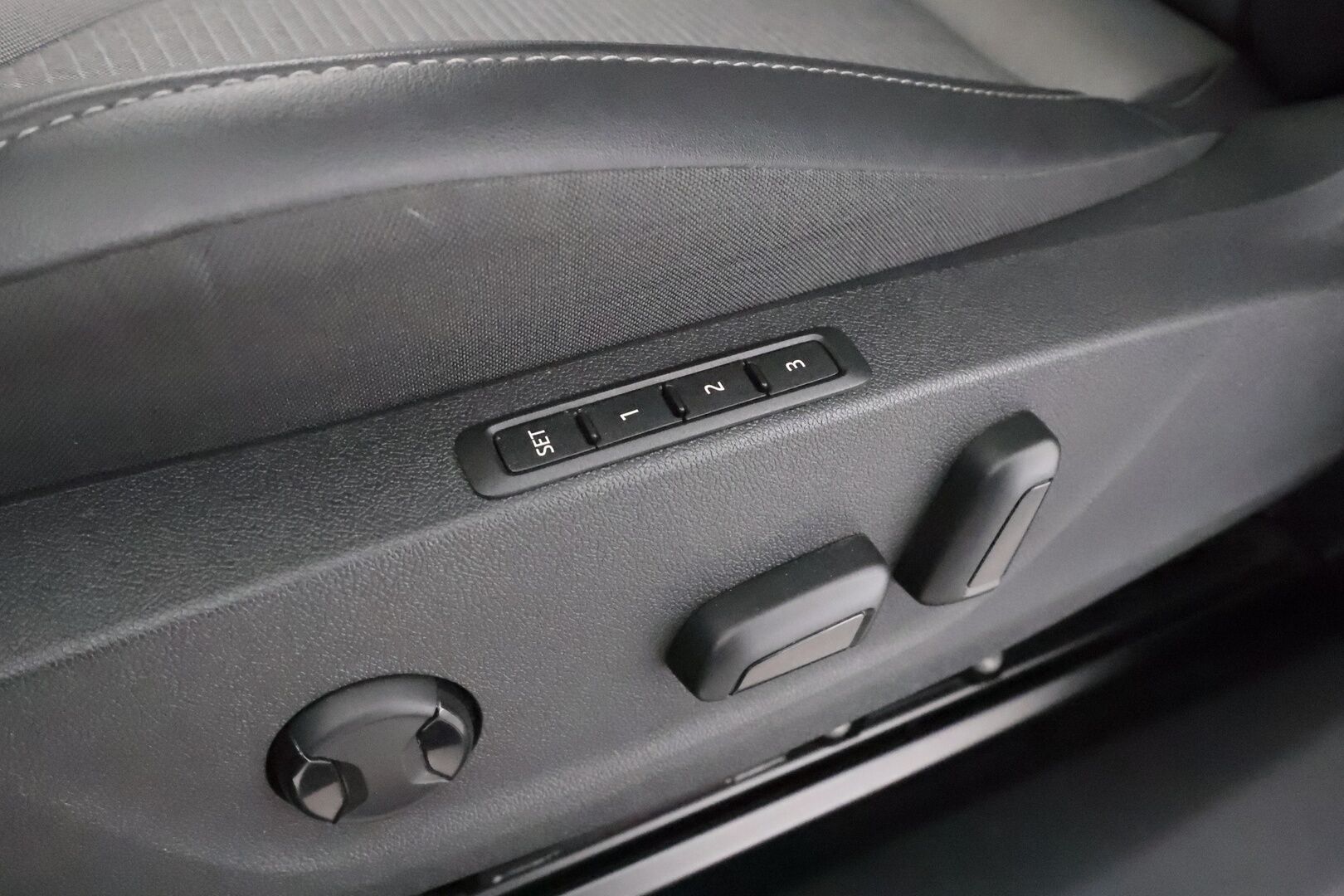 Skoda Enyaq 2023 80x 4x4 iV * ACC / ILP / Koukku / P.kamera / Matrix / Navi / Kaistavahti / Muistipenkki / Keyless * - 1-om Suomi-auto / Kahdet renkaat aluvanteilla / Merkkihuollot - HULLUT AVAJAISHULINAT KORKOTARJOUS 3,29 %