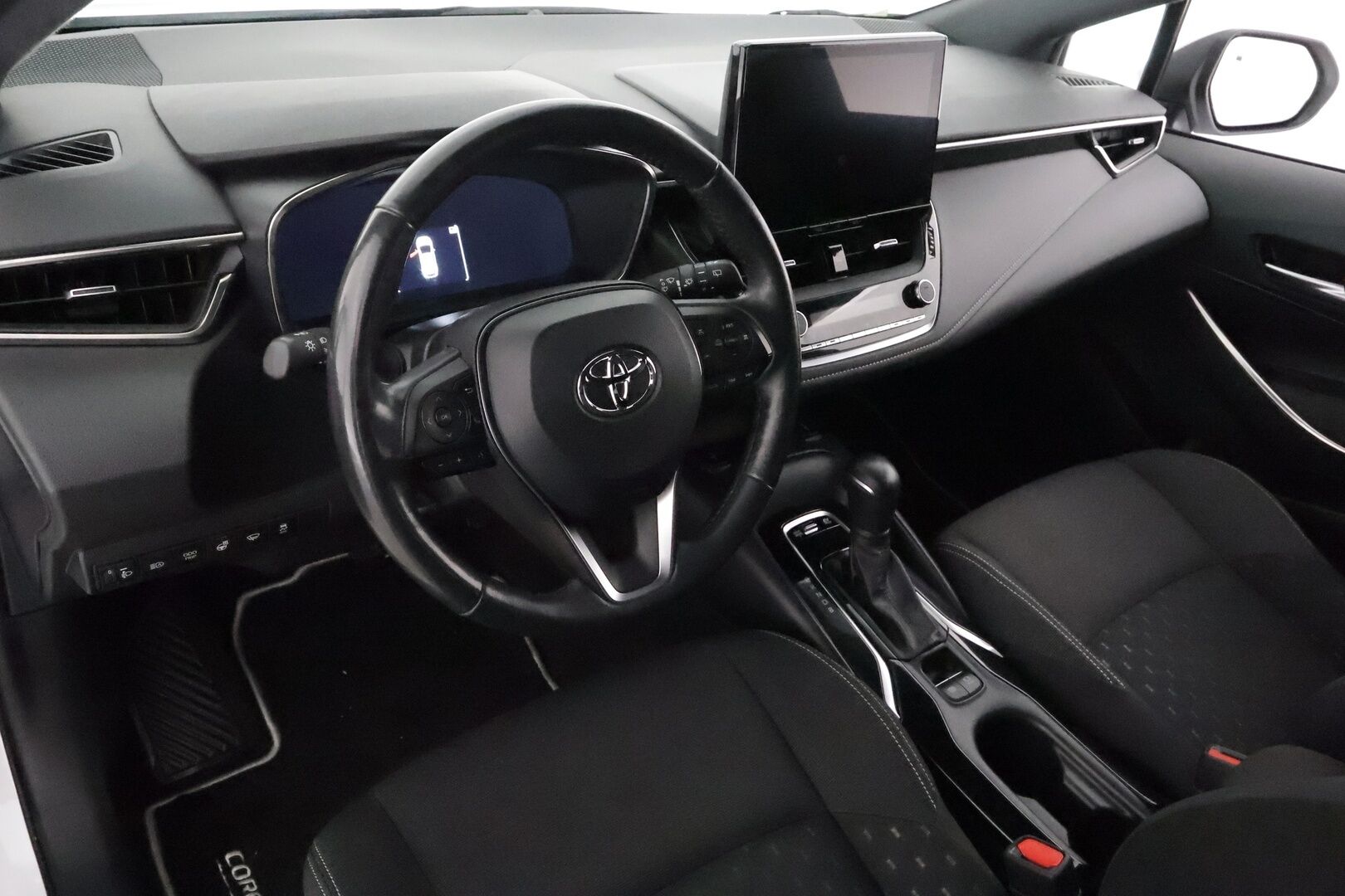 Toyota Corolla 2023 Touring Sports 1,8 Hybrid Active **Facelift / Adapt.vakkari / P.kamera / Ratinlämmitin / Apple&Android** - Suomi-auto / Merkkihuollettu 