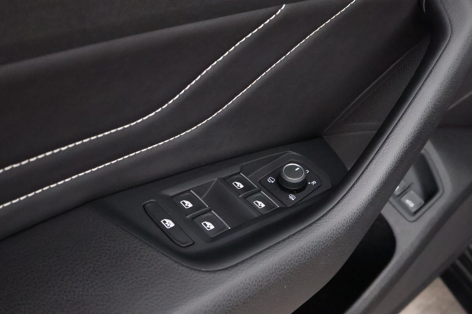 Volkswagen Arteon 2022 Shooting Brake R-Line eHybrid 160 kW DSG-automaatti - Adapt.Vakkari / Lisälämmitin / Digimittaristo / Vetokoukku / Nahka-Alcantara / Adapt.LED / Peruutuskamera / Supervarusteet!