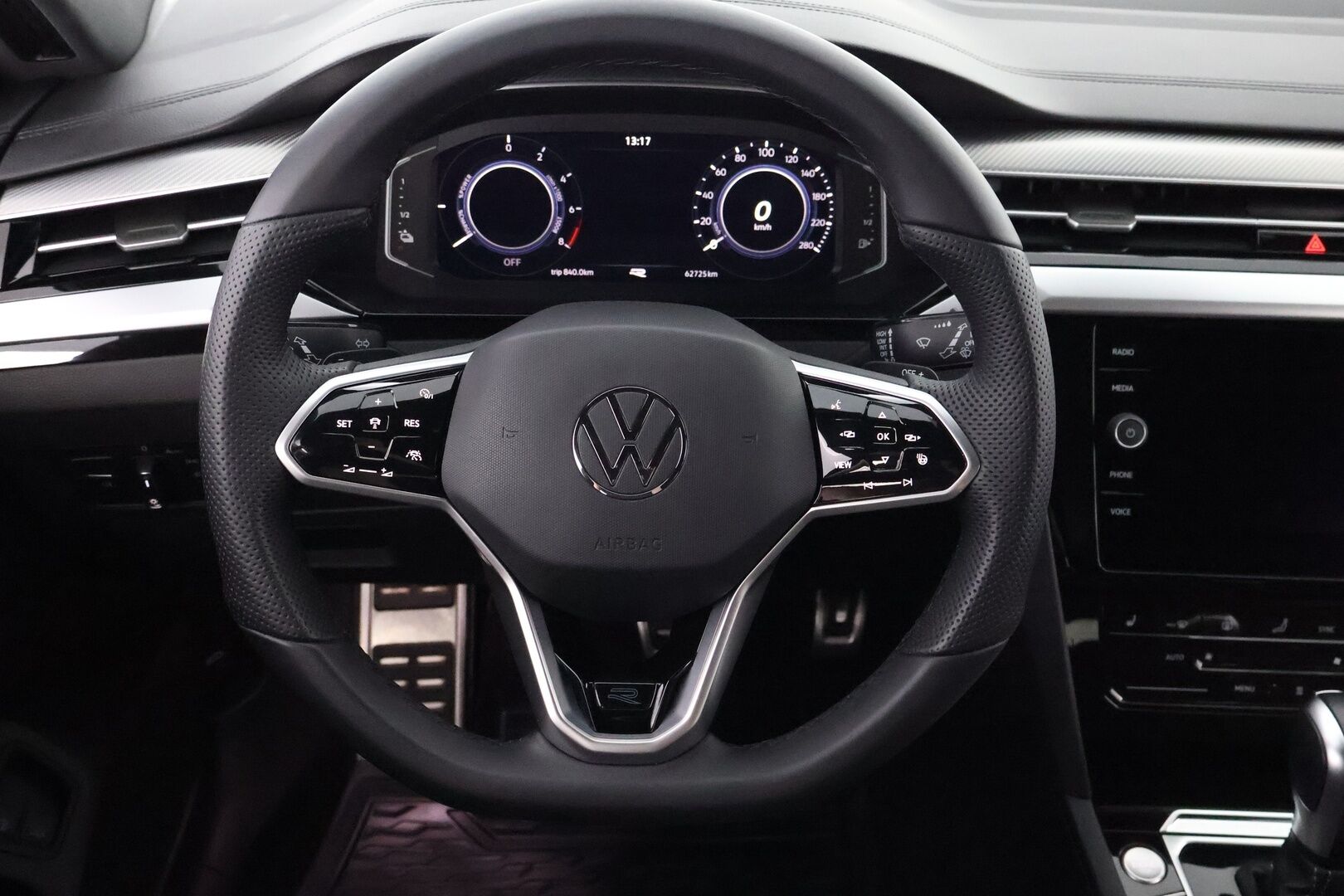Volkswagen Arteon 2022 Shooting Brake R-Line eHybrid 160 kW DSG-automaatti - Adapt.Vakkari / Lisälämmitin / Digimittaristo / Vetokoukku / Nahka-Alcantara / Adapt.LED / Peruutuskamera / Supervarusteet!