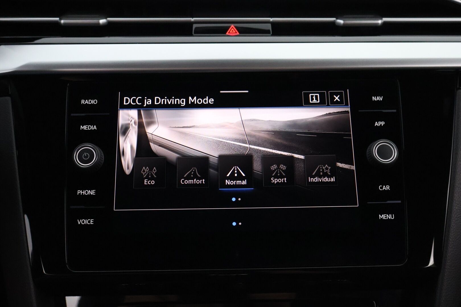 Volkswagen Arteon 2022 Shooting Brake R-Line eHybrid 160 kW DSG-automaatti - Adapt.Vakkari / Lisälämmitin / Digimittaristo / Vetokoukku / Nahka-Alcantara / Adapt.LED / Peruutuskamera / Supervarusteet!