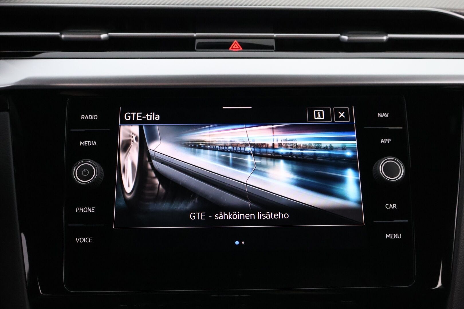 Volkswagen Arteon 2022 Shooting Brake R-Line eHybrid 160 kW DSG-automaatti - Adapt.Vakkari / Lisälämmitin / Digimittaristo / Vetokoukku / Nahka-Alcantara / Adapt.LED / Peruutuskamera / Supervarusteet!