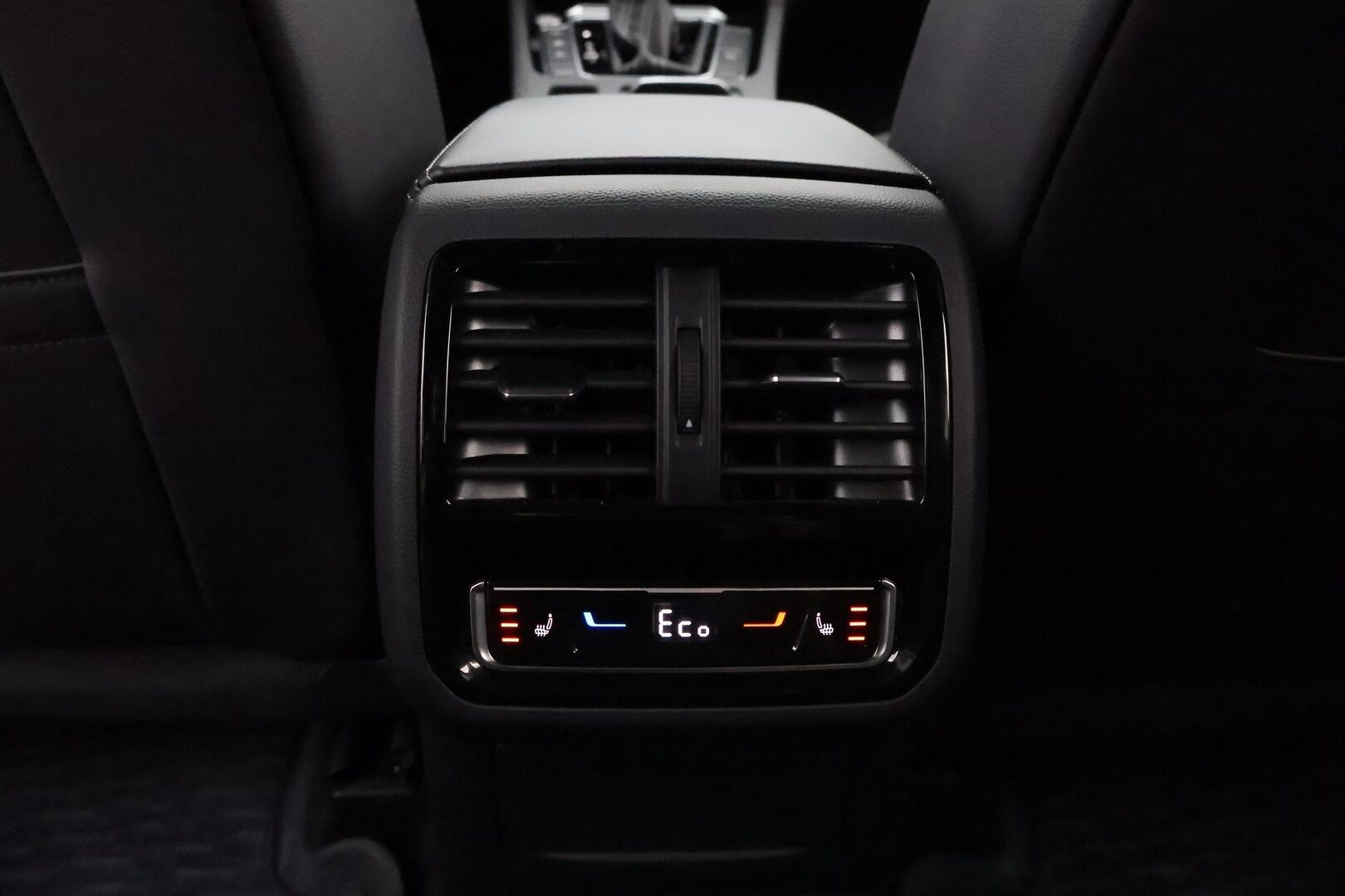 Volkswagen Arteon 2022 Shooting Brake R-Line eHybrid 160 kW DSG-automaatti - Adapt.Vakkari / Lisälämmitin / Digimittaristo / Vetokoukku / Nahka-Alcantara / Adapt.LED / Peruutuskamera / Supervarusteet!