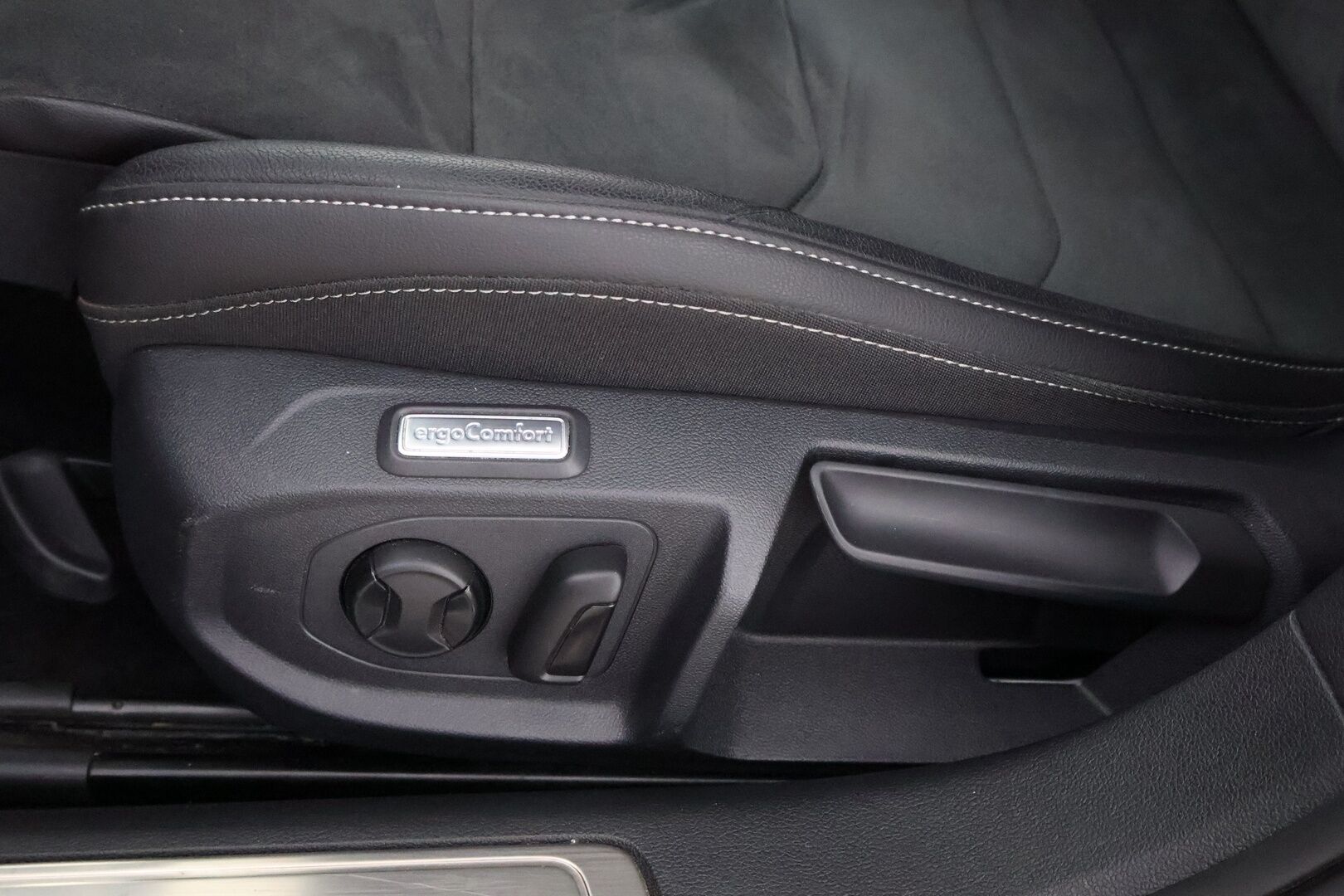 Volkswagen Arteon 2022 Shooting Brake R-Line eHybrid 160 kW DSG-automaatti - Adapt.Vakkari / Lisälämmitin / Digimittaristo / Vetokoukku / Nahka-Alcantara / Adapt.LED / Peruutuskamera / Supervarusteet!
