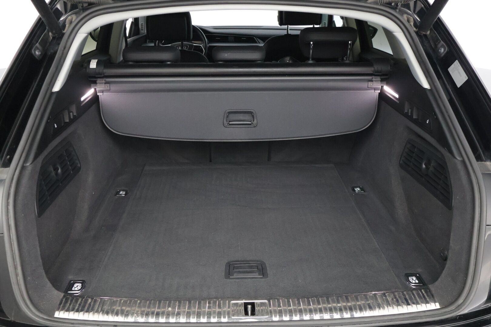 Audi e-tron 2020 E-TRON 50 quattro *ACC / Muistipenkki / P. Kamera / Nahkasisusta / Ilma-alusta* - Kahdet renkaat alumiinivanteilla! - HULLUT AVAJAISHULINAT KORKOTARJOUS 3,29 %