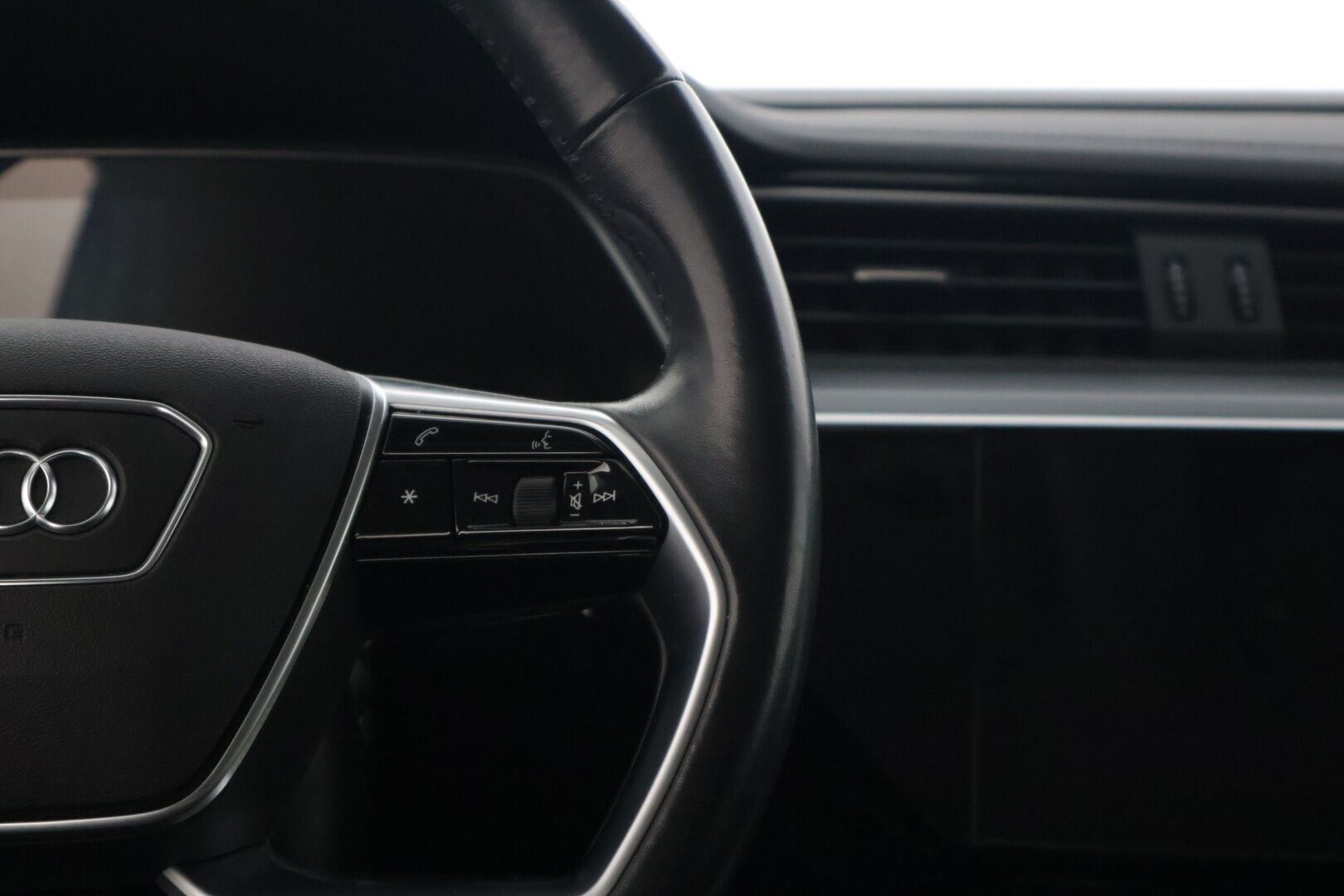 Audi e-tron 2020 E-TRON 50 quattro *ACC / Muistipenkki / P. Kamera / Nahkasisusta / Ilma-alusta* - Kahdet renkaat alumiinivanteilla! - HULLUT AVAJAISHULINAT KORKOTARJOUS 3,29 %