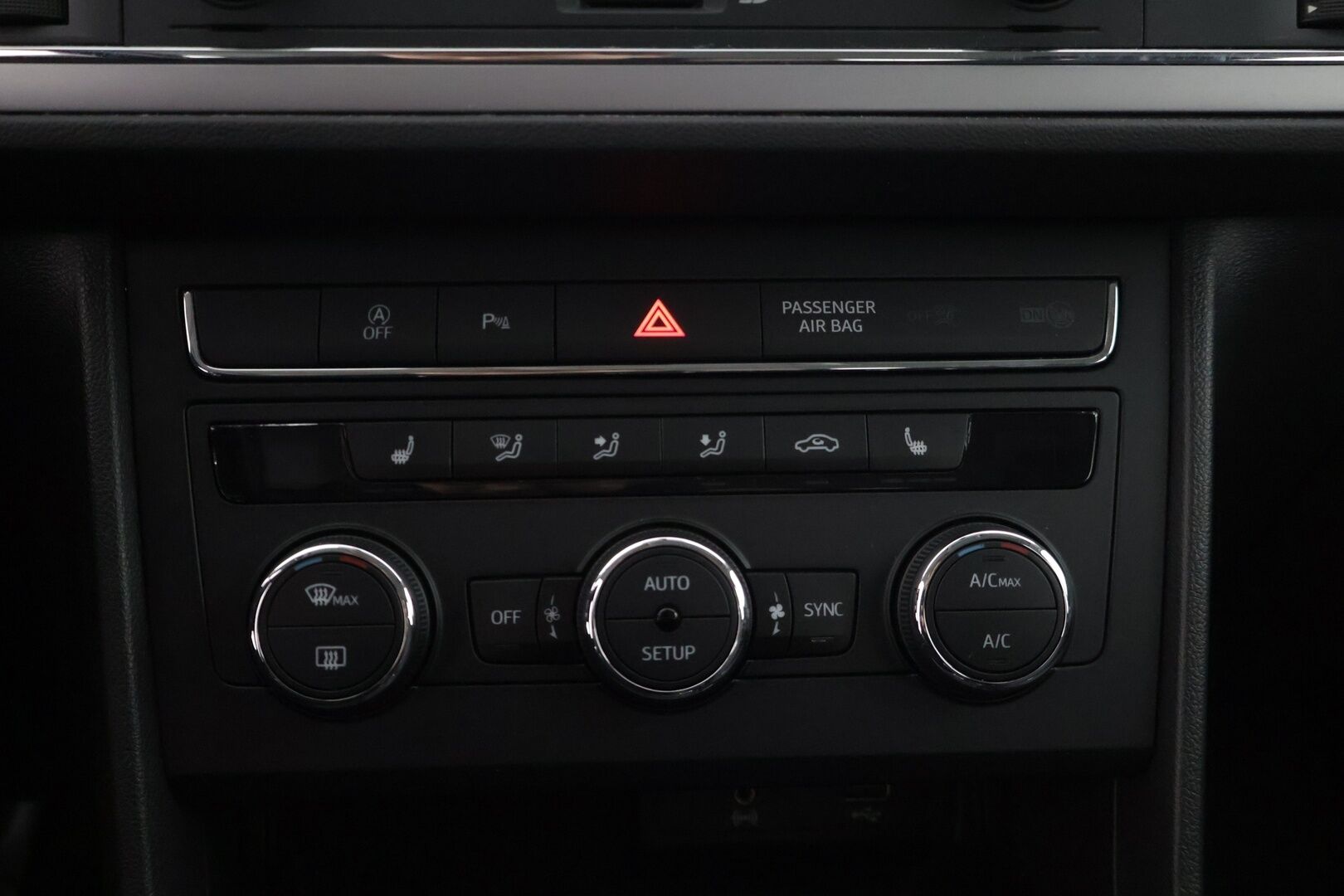 Seat Leon 2019 Leon1,5 TGI 131 Style * Lohko / Etu- ja takatutkat / Bluetooth / LED /  2x renkaat * - * Pienikulutuksinen / Jakohihna vaihdettu 02/2026 / Siistikuntoinen / Särmät huollot / 2x renkaat vanteineen *