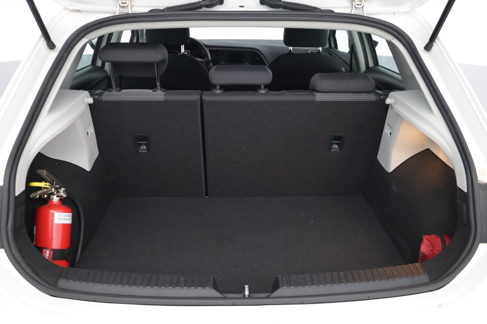 Seat Leon 2019 Leon1,5 TGI 131 Style * Lohko / Etu- ja takatutkat / Bluetooth / LED /  2x renkaat * - * Pienikulutuksinen / Jakohihna vaihdettu 02/2026 / Siistikuntoinen / Särmät huollot / 2x renkaat vanteineen *