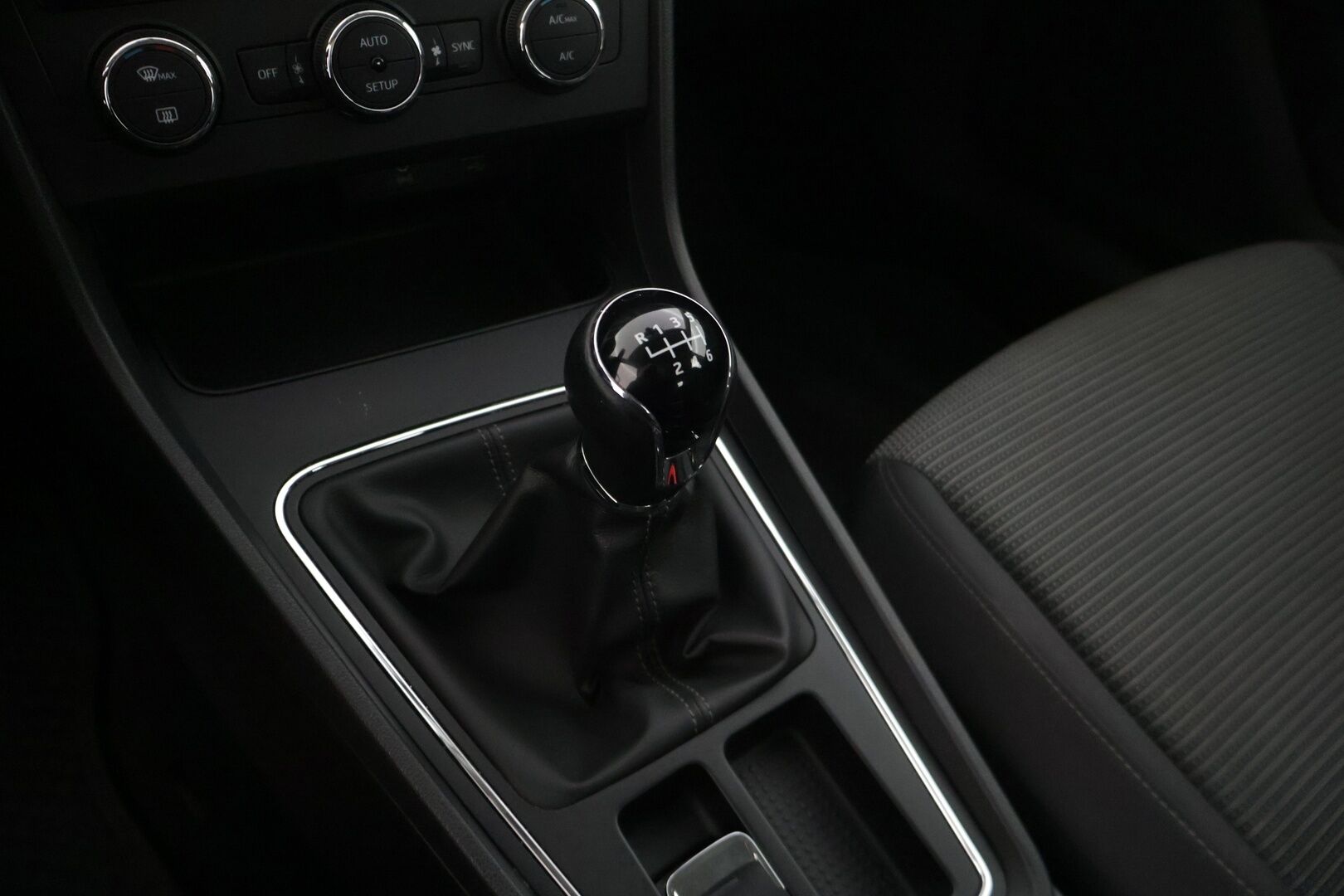 Seat Leon 2019 Leon1,5 TGI 131 Style * Lohko / Etu- ja takatutkat / Bluetooth / LED /  2x renkaat * - * Pienikulutuksinen / Jakohihna vaihdettu 02/2026 / Siistikuntoinen / Särmät huollot / 2x renkaat vanteineen *