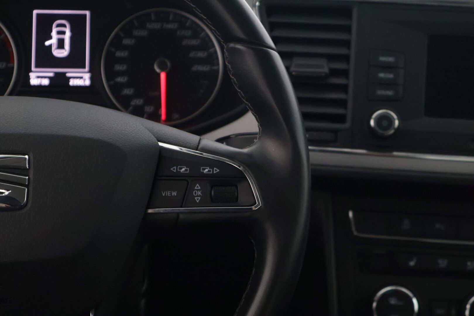 Seat Leon 2019 Leon1,5 TGI 131 Style * Lohko / Etu- ja takatutkat / Bluetooth / LED /  2x renkaat * - * Pienikulutuksinen / Jakohihna vaihdettu 02/2026 / Siistikuntoinen / Särmät huollot / 2x renkaat vanteineen *