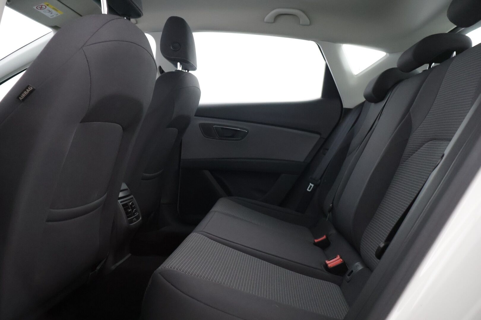 Seat Leon 2019 Leon1,5 TGI 131 Style * - * Pienikulutuksinen / Siistikuntoinen / Särmät huollot / 2x renkaat vanteineen *