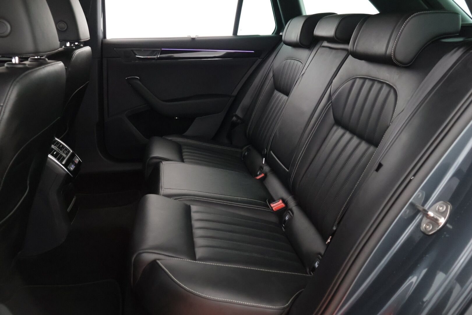 Skoda Superb 2020 Combi 1,4 TSI PHEV L&K iV DSG * Webasto / Adapt. Vak / 360 kamera / LED / Keyless / S-Kontti / S-Koukku * - Hyvä huoltohistoria / Katsastettu 8/25 / Hyvä maalipinta *