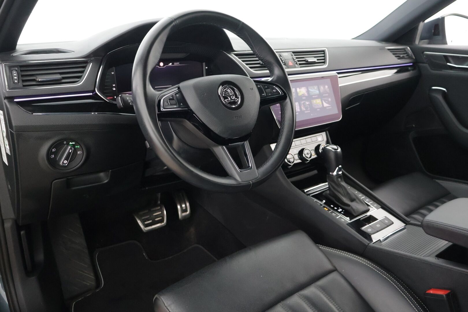 Skoda Superb 2020 Combi 1,4 TSI PHEV L&K iV DSG * Webasto / Adapt. Vak / 360 kamera / LED / Keyless / S-Kontti / S-Koukku * - Hyvä huoltohistoria / Katsastettu 8/25 / Hyvä maalipinta *
