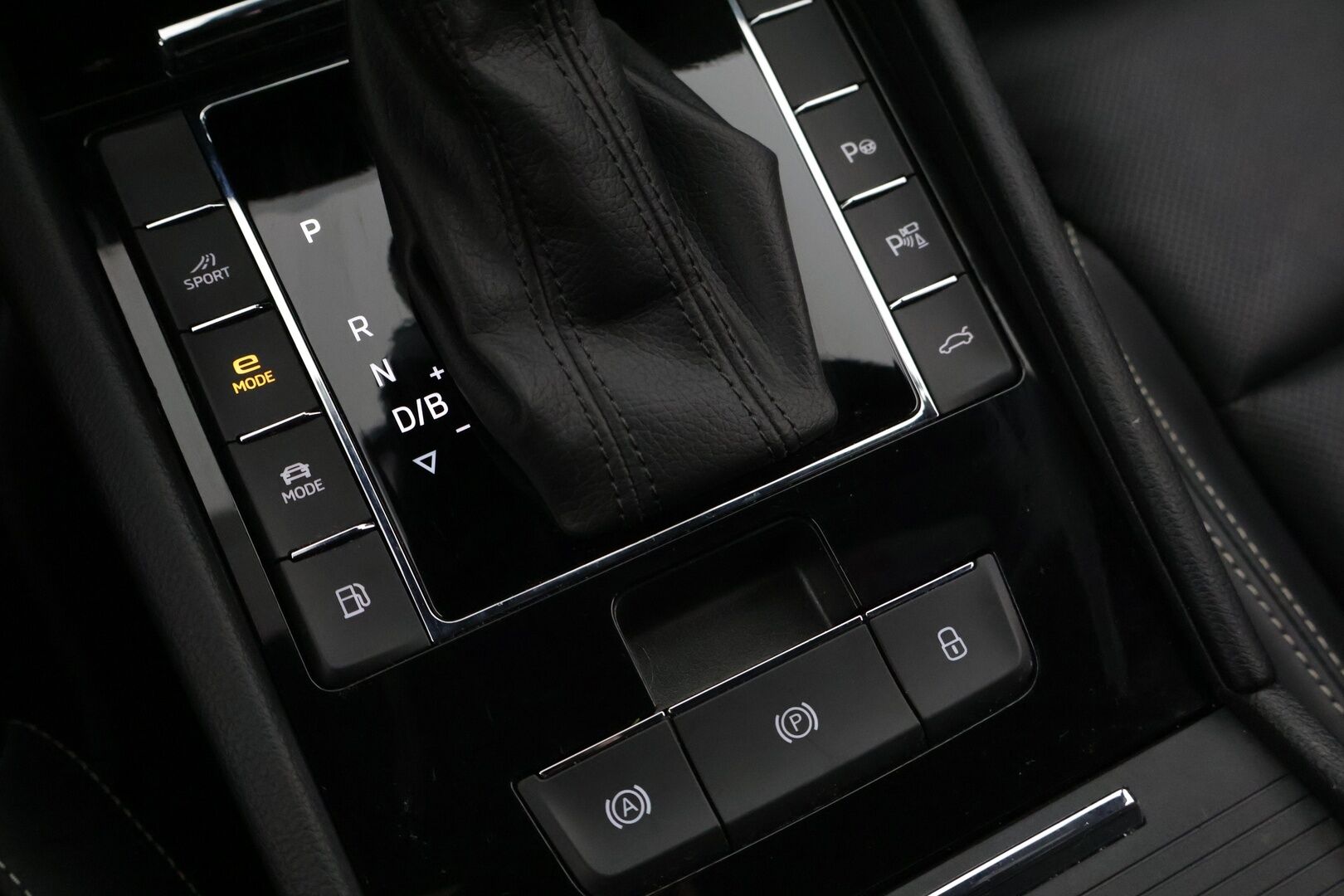 Skoda Superb 2020 Combi 1,4 TSI PHEV L&K iV DSG * Webasto / Adapt. Vak / 360 kamera / LED / Keyless / S-Kontti / S-Koukku * - Hyvä huoltohistoria / Katsastettu 8/25 / Hyvä maalipinta *