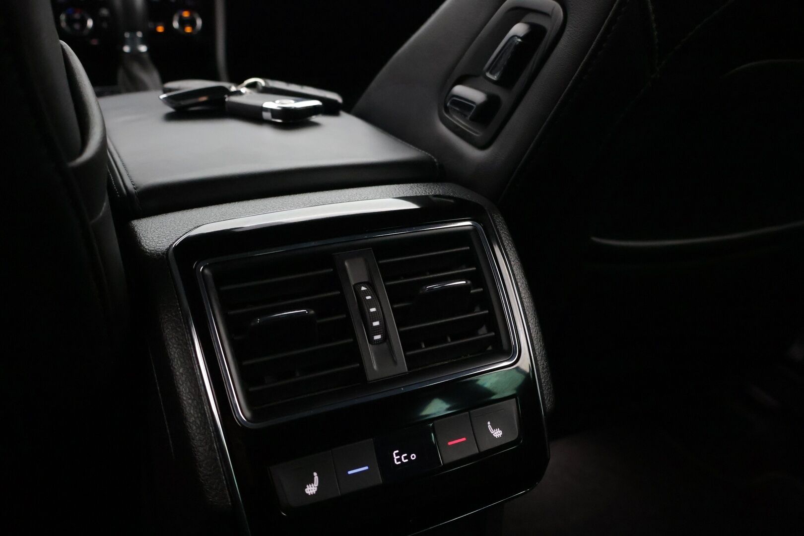 Skoda Superb 2020 Combi 1,4 TSI PHEV L&K iV DSG * Webasto / Adapt. Vak / 360 kamera / LED / Keyless / S-Kontti / S-Koukku * - Hyvä huoltohistoria / Katsastettu 8/25 / Hyvä maalipinta *