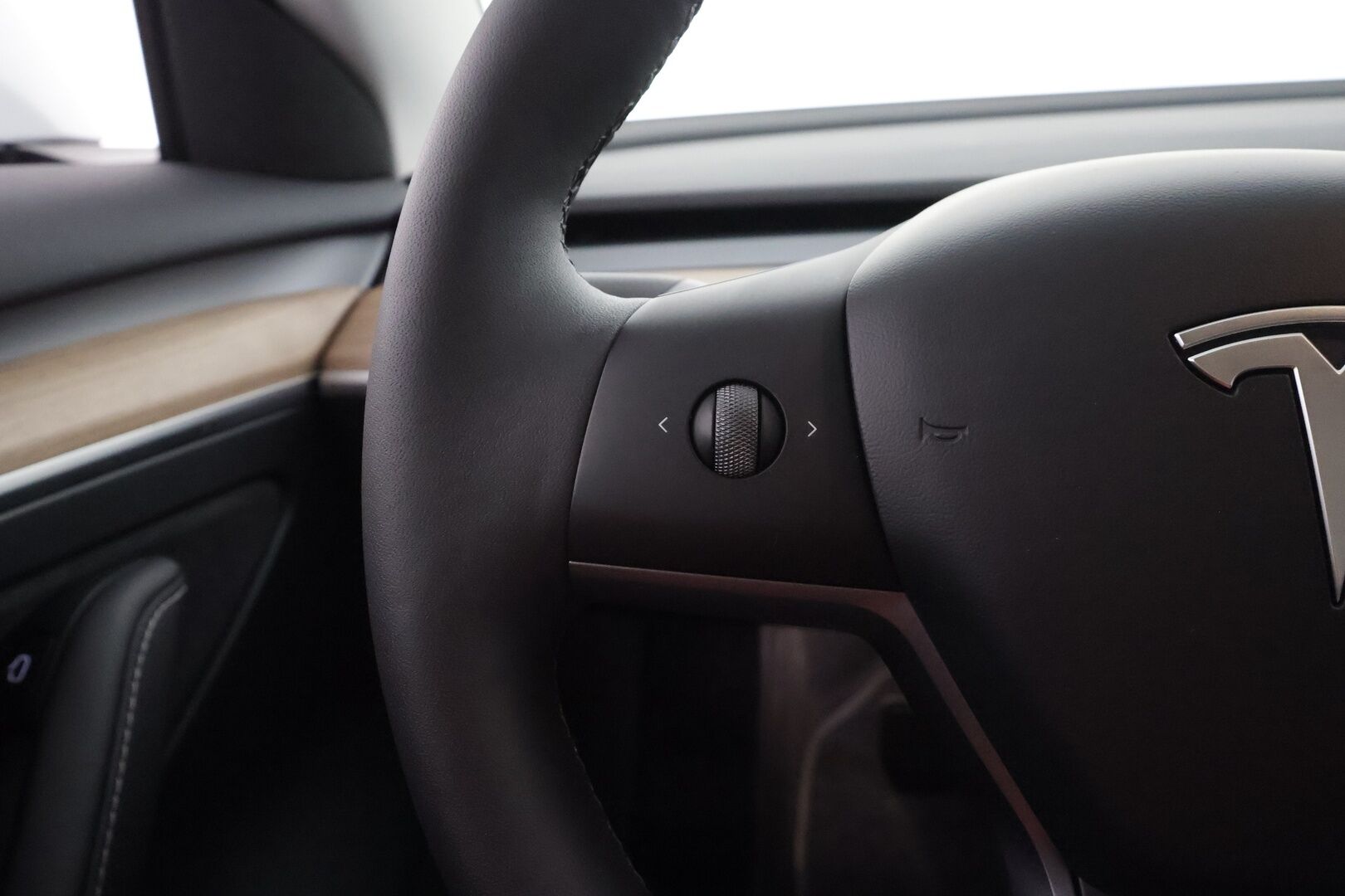 Tesla Model 3 2023 Long Range - | ACC | ILP | Ryzen | Matrix | Lasikatto | Muistipenkki | Sähkönahat | P.kamera | Autosteer | Sähk. takaluukku | 2x renkaat aluin | 1-om suomiauto | ALV | 