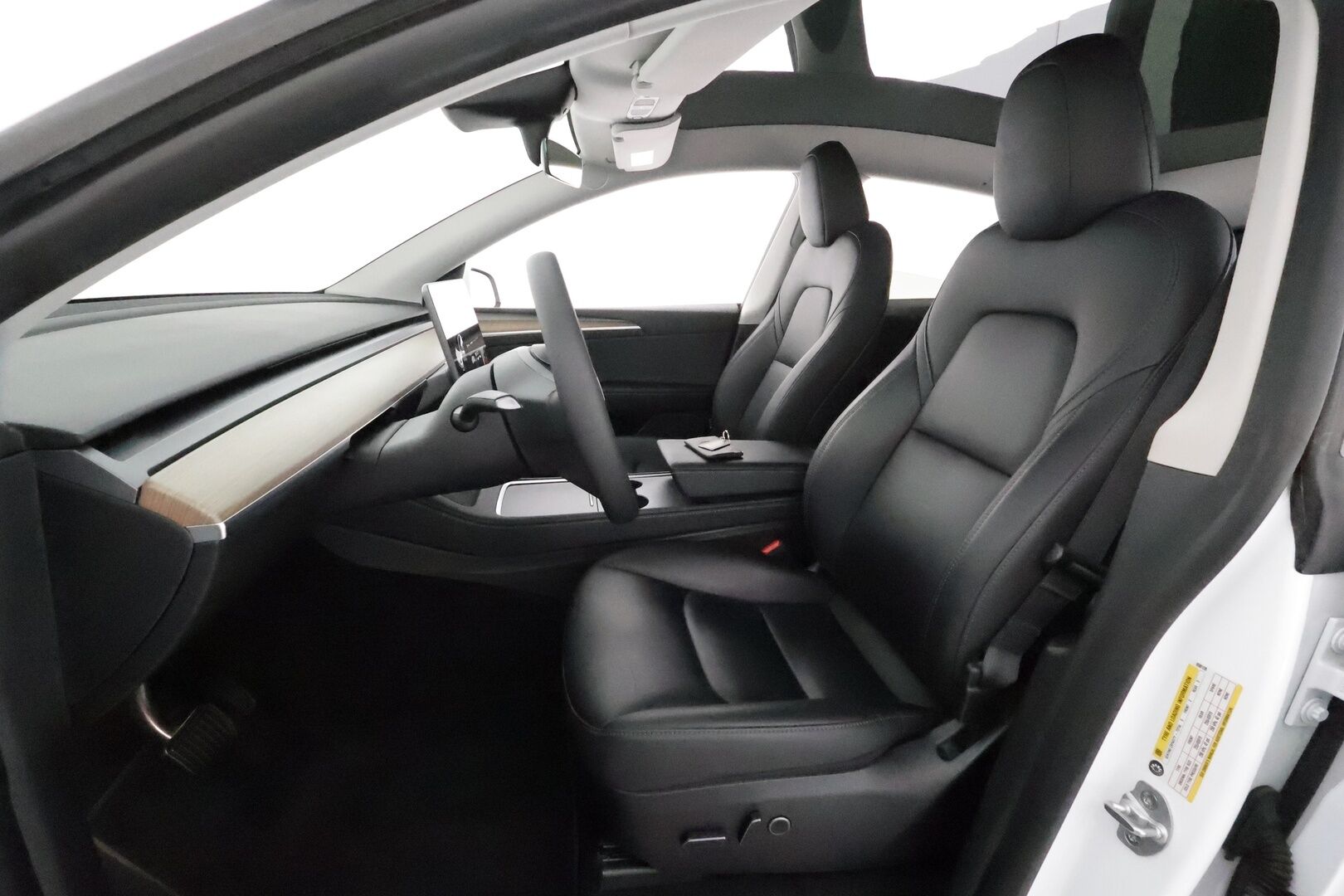 Tesla Model Y 2023 RWD **Lasikatto / ILP / Koukku / ACC / Matrix-LED / P.Kamera / Muistipenkki / Premium Audio / Navi / Kaistavahti** - 3,99 % KORKOTARJOUS TÄHÄN AUTOON 14.9. ASTI! - 1-om Suomi-auto / Kahdet Renkaat