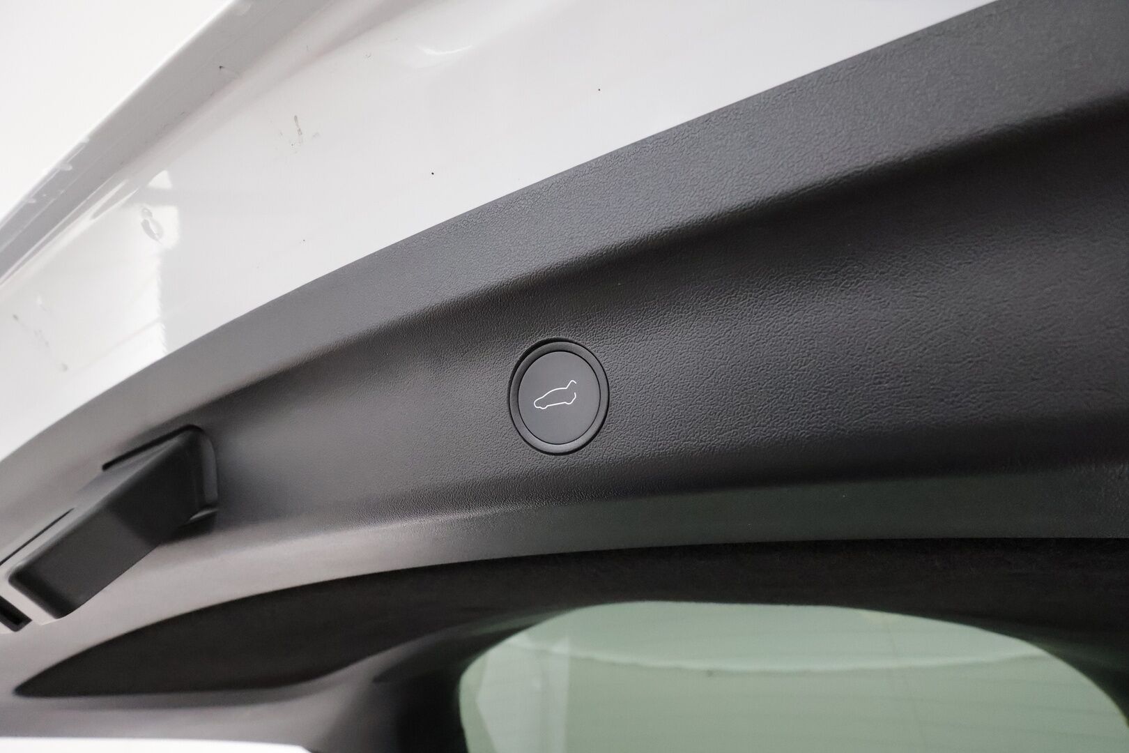 Tesla Model Y 2023 RWD **Lasikatto / ILP / Koukku / ACC / Matrix-LED / P.Kamera / Muistipenkki / Premium Audio / Navi / Kaistavahti** - 3,99 % KORKOTARJOUS TÄHÄN AUTOON 14.9. ASTI! - 1-om Suomi-auto / Kahdet Renkaat
