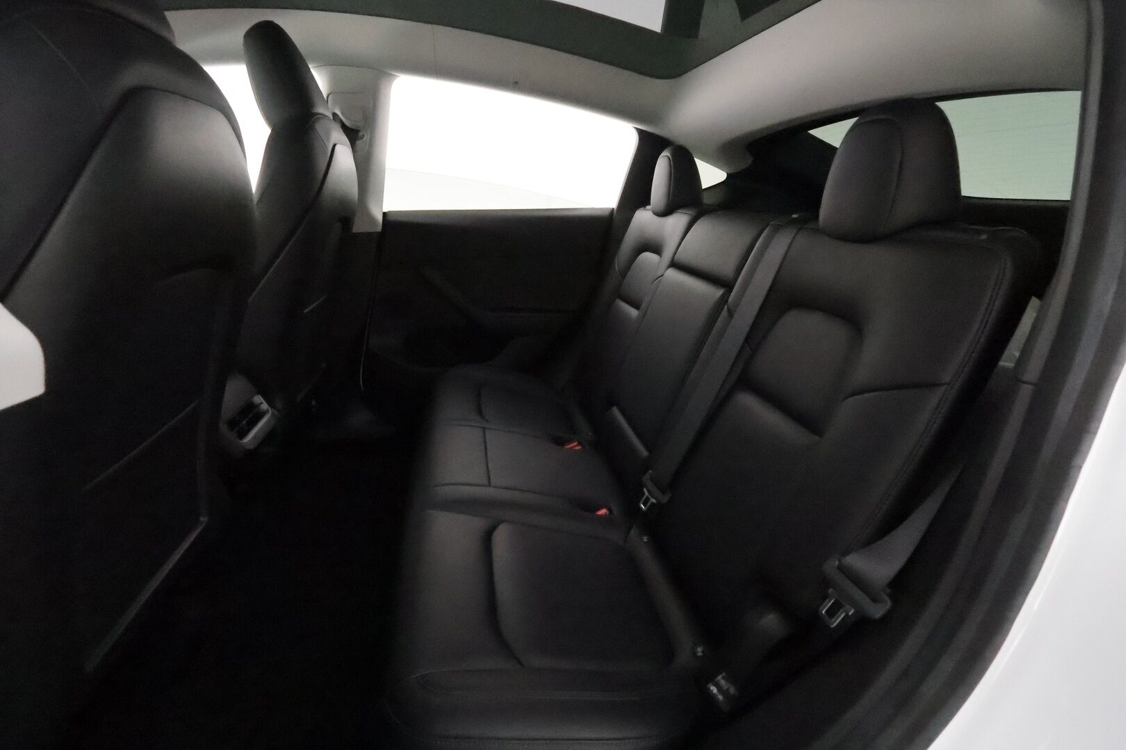 Tesla Model Y 2023 RWD **Lasikatto / ILP / Koukku / ACC / Matrix-LED / P.Kamera / Muistipenkki / Premium Audio / Navi / Kaistavahti** - 3,99 % KORKOTARJOUS TÄHÄN AUTOON 14.9. ASTI! - 1-om Suomi-auto / Kahdet Renkaat