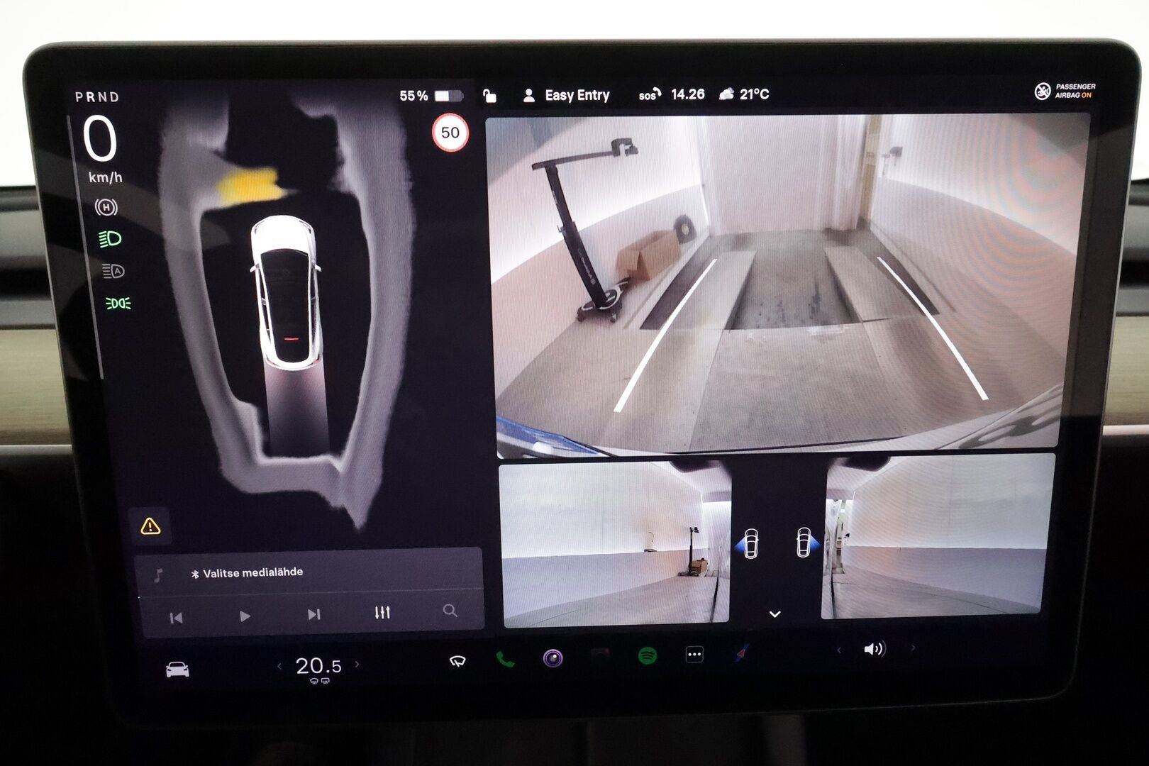 Tesla Model Y 2023 RWD **Lasikatto / ILP / Koukku / ACC / Matrix-LED / P.Kamera / Muistipenkki / Premium Audio / Navi / Kaistavahti** - 3,99 % KORKOTARJOUS TÄHÄN AUTOON 14.9. ASTI! - 1-om Suomi-auto / Kahdet Renkaat