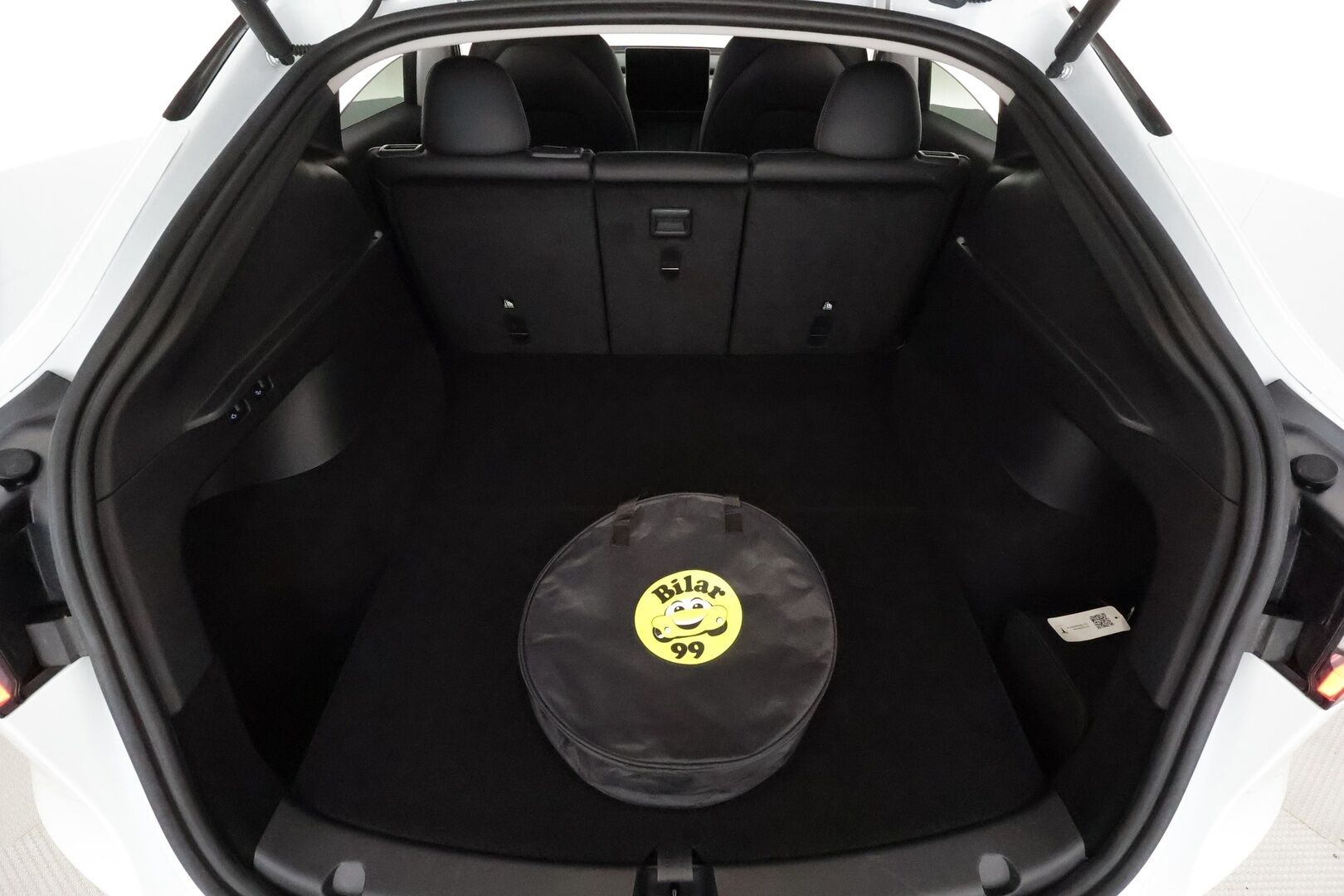 Tesla Model Y 2023 RWD **Lasikatto / ILP / Koukku / ACC / Matrix-LED / P.Kamera / Muistipenkki / Premium Audio / Navi / Kaistavahti** - 3,99 % KORKOTARJOUS TÄHÄN AUTOON 21.9. ASTI! - 1-om Suomi-auto / Kahdet Renkaat