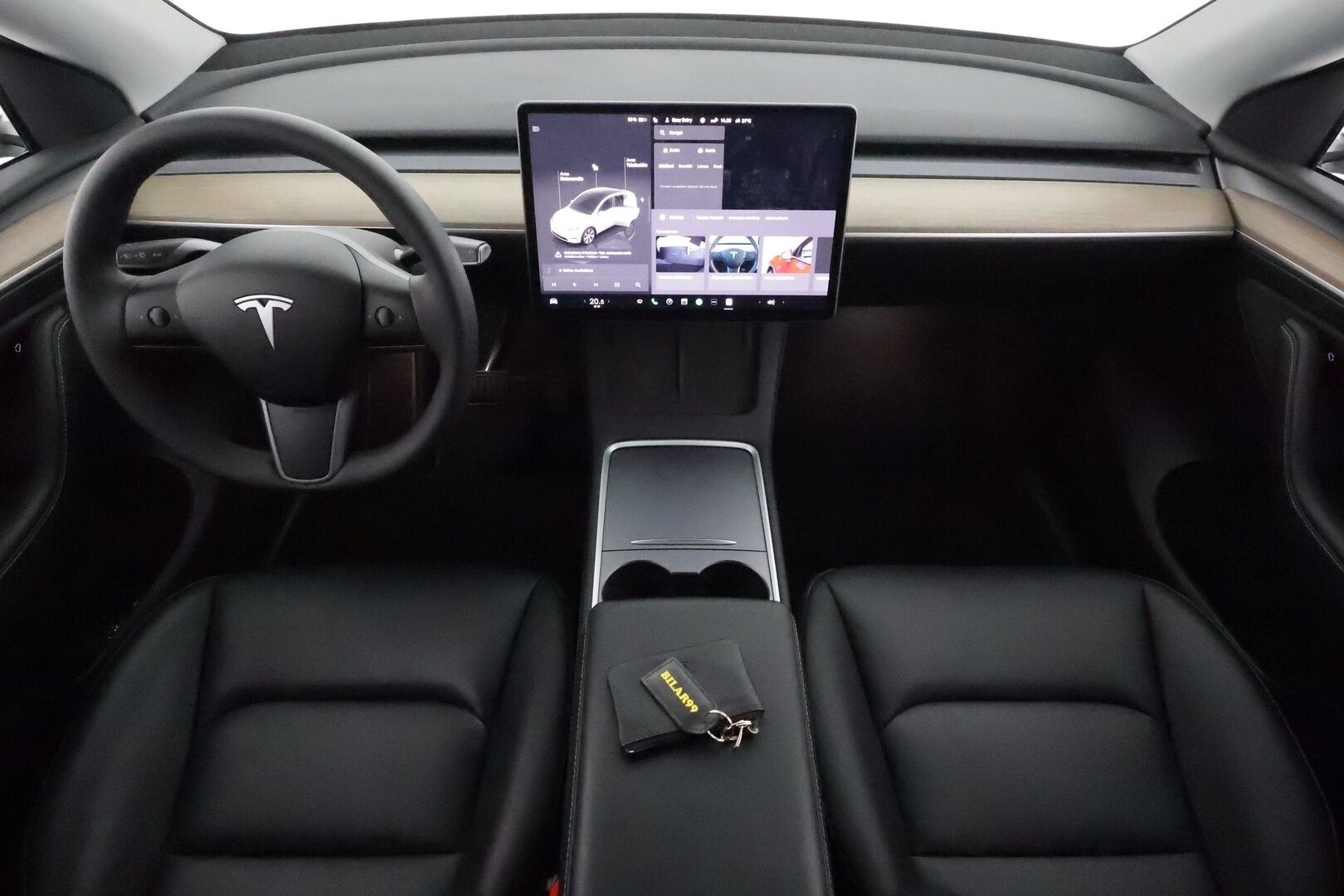 Tesla Model Y 2023 RWD **Lasikatto / ILP / Koukku / ACC / Matrix-LED / P.Kamera / Muistipenkki / Premium Audio / Navi / Kaistavahti** - 3,99 % KORKOTARJOUS TÄHÄN AUTOON 14.9. ASTI! - 1-om Suomi-auto / Kahdet Renkaat