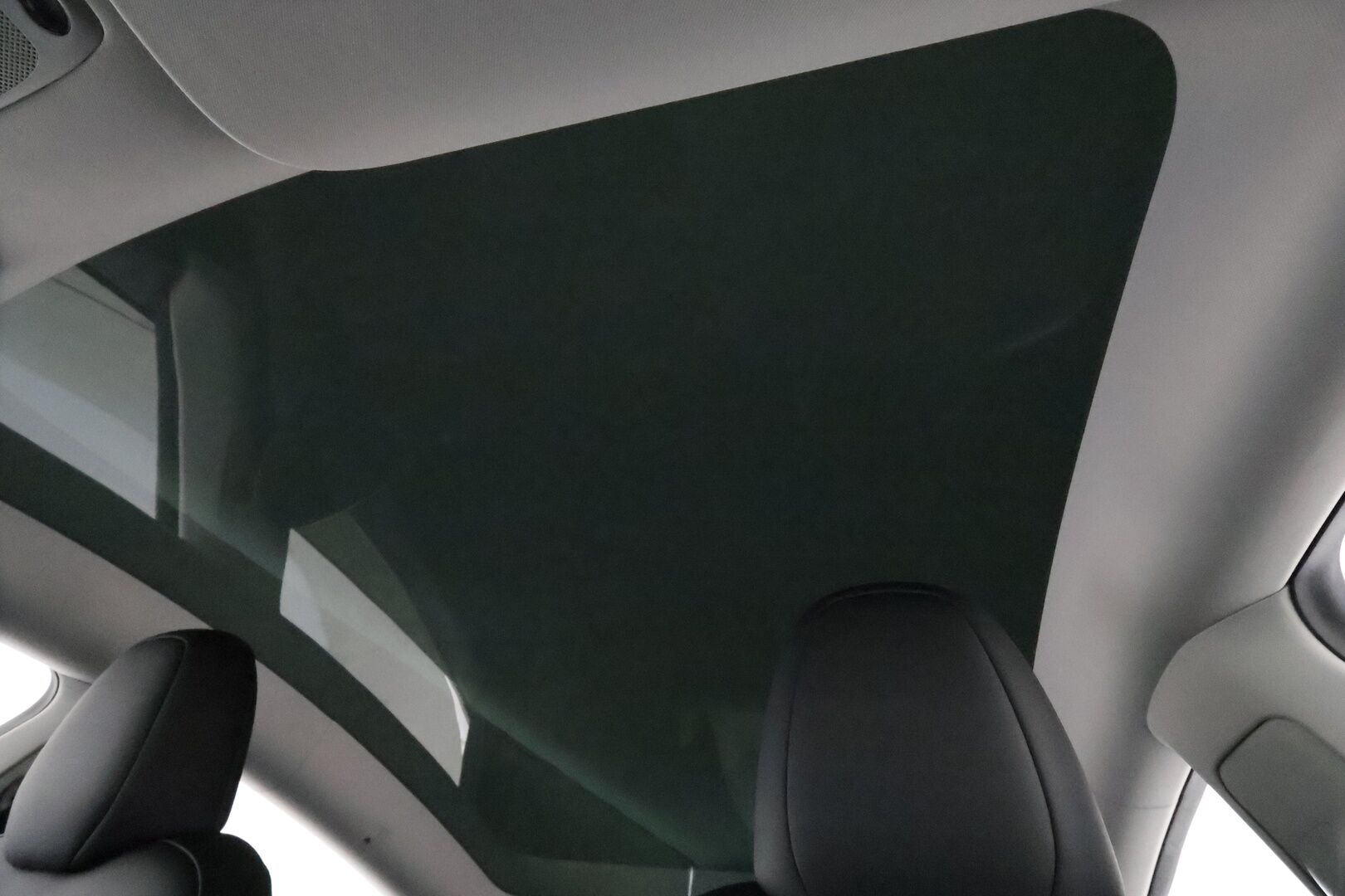 Tesla Model Y 2023 RWD **Lasikatto / ILP / Koukku / ACC / Matrix-LED / P.Kamera / Muistipenkki / Premium Audio / Navi / Kaistavahti** - 3,99 % KORKOTARJOUS TÄHÄN AUTOON 14.9. ASTI! - 1-om Suomi-auto / Kahdet Renkaat