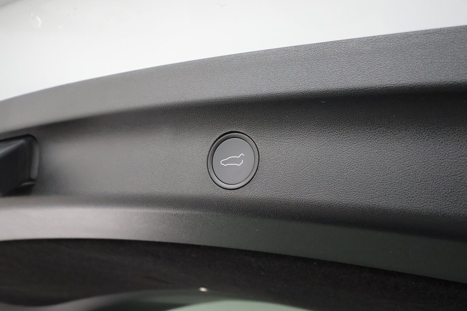 Tesla Model Y 2023 RWD * Koukku / ILP / ACC / Lasikatto / Premium Audio / P.Kamera / Matrix-LED / Muistipenkki / Kaistavahti * - 1-om Suomi-auto / Kahdet renkaat aluvanteilla