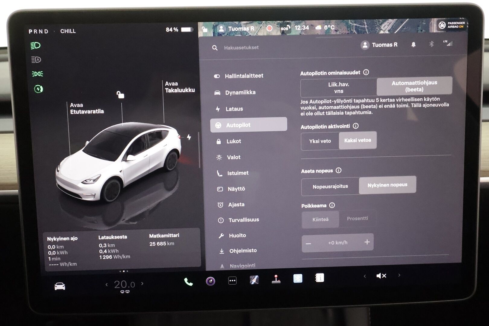 Tesla Model Y 2023 RWD * Koukku / ILP / ACC / Lasikatto / Premium Audio / P.Kamera / Matrix-LED / Muistipenkki / Kaistavahti * - 1-om Suomi-auto / Kahdet renkaat aluvanteilla