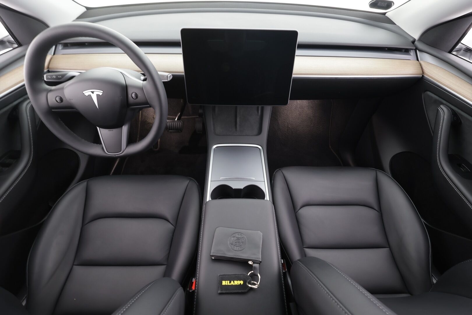 Tesla Model Y 2023 RWD * Koukku / ILP / ACC / Lasikatto / Premium Audio / P.Kamera / Matrix-LED / Muistipenkki / Kaistavahti * - 1-om Suomi-auto / Kahdet renkaat aluvanteilla