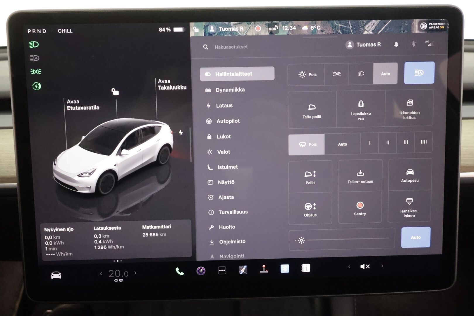 Tesla Model Y 2023 RWD * Koukku / ILP / ACC / Lasikatto / Premium Audio / P.Kamera / Matrix-LED / Muistipenkki / Kaistavahti * - 1-om Suomi-auto / Kahdet renkaat aluvanteilla