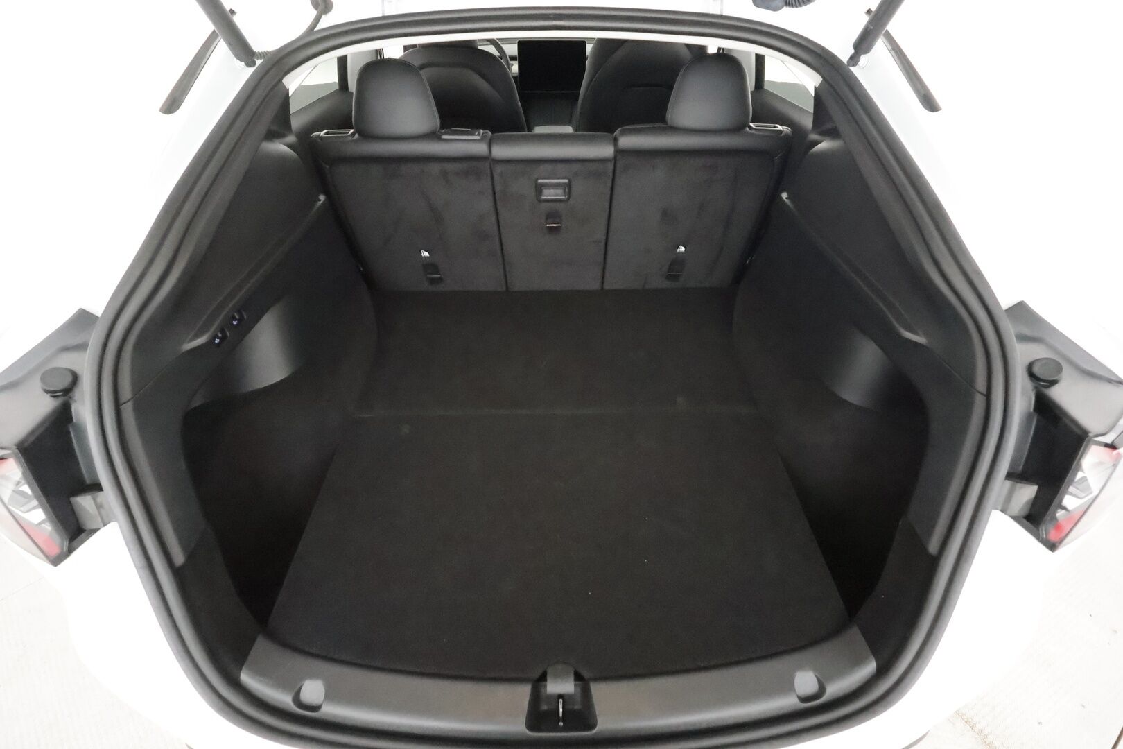 Tesla Model Y 2023 RWD * Koukku / ILP / ACC / Lasikatto / Premium Audio / P.Kamera / Matrix-LED / Muistipenkki / Kaistavahti * - 1-om Suomi-auto / Kahdet renkaat aluvanteilla