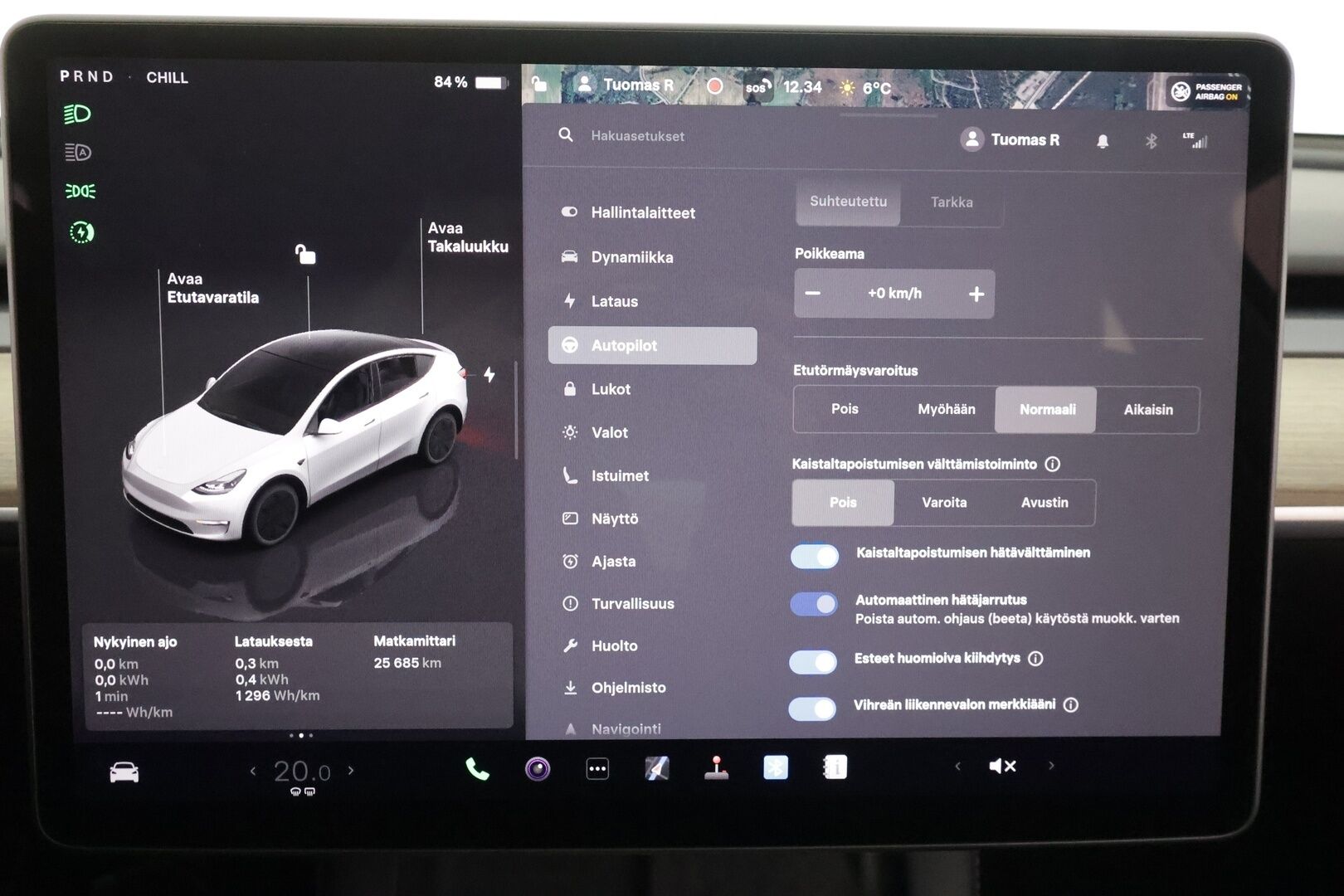 Tesla Model Y 2023 RWD * Koukku / ILP / ACC / Lasikatto / Premium Audio / P.Kamera / Matrix-LED / Muistipenkki / Kaistavahti * - 1-om Suomi-auto / Kahdet renkaat aluvanteilla