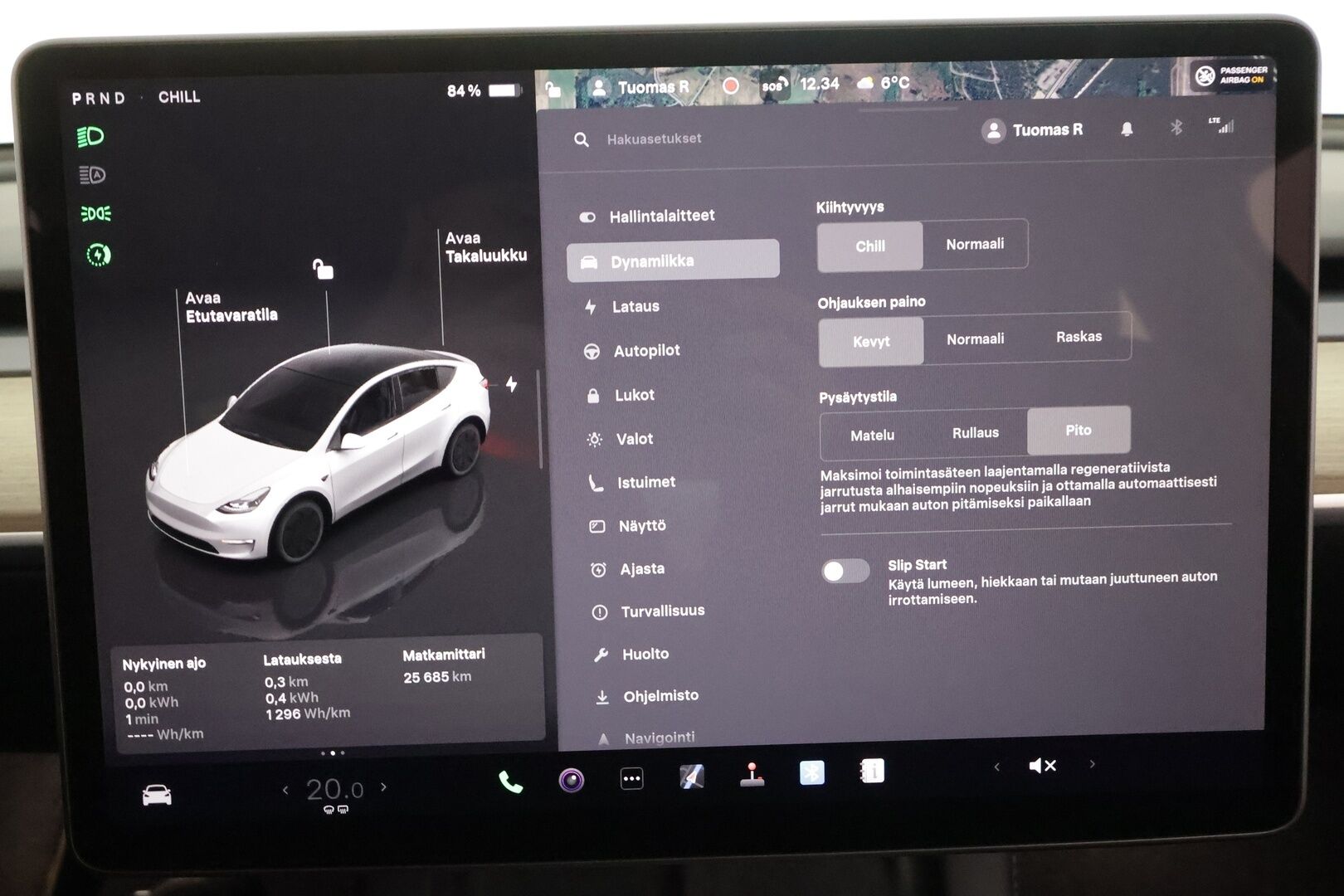 Tesla Model Y 2023 RWD * Koukku / ILP / ACC / Lasikatto / Premium Audio / P.Kamera / Matrix-LED / Muistipenkki / Kaistavahti * - 1-om Suomi-auto / Kahdet renkaat aluvanteilla