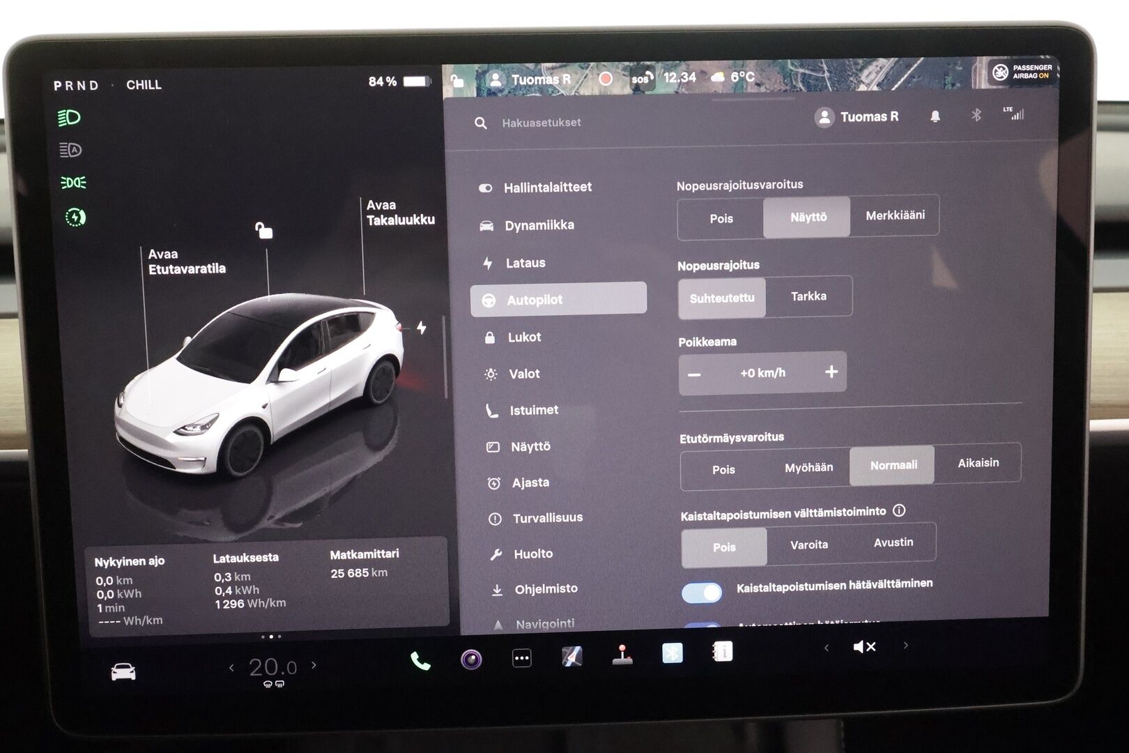 Tesla Model Y 2023 RWD * Koukku / ILP / ACC / Lasikatto / Premium Audio / P.Kamera / Matrix-LED / Muistipenkki / Kaistavahti * - 1-om Suomi-auto / Kahdet renkaat aluvanteilla