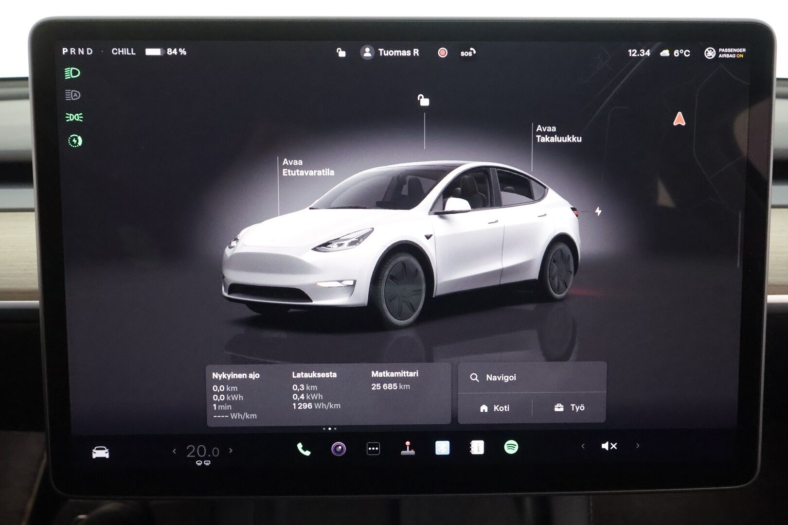 Tesla Model Y 2023 RWD * Koukku / ILP / ACC / Lasikatto / Premium Audio / P.Kamera / Matrix-LED / Muistipenkki / Kaistavahti * - 1-om Suomi-auto / Kahdet renkaat aluvanteilla